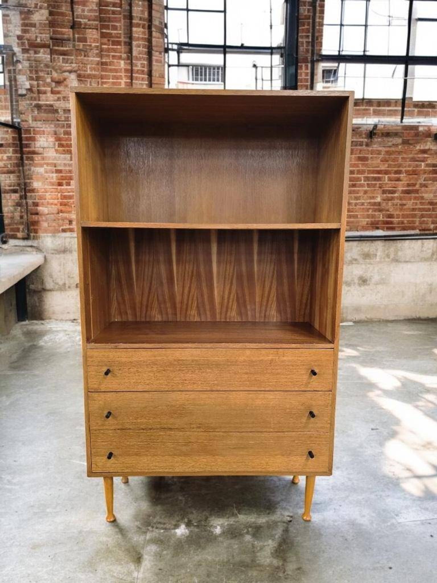Vintage cabinet / display cabinet / bookcase