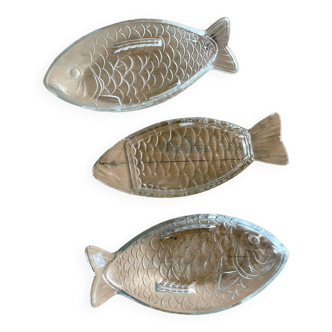 Transparent glass raviers in the shape of a fish