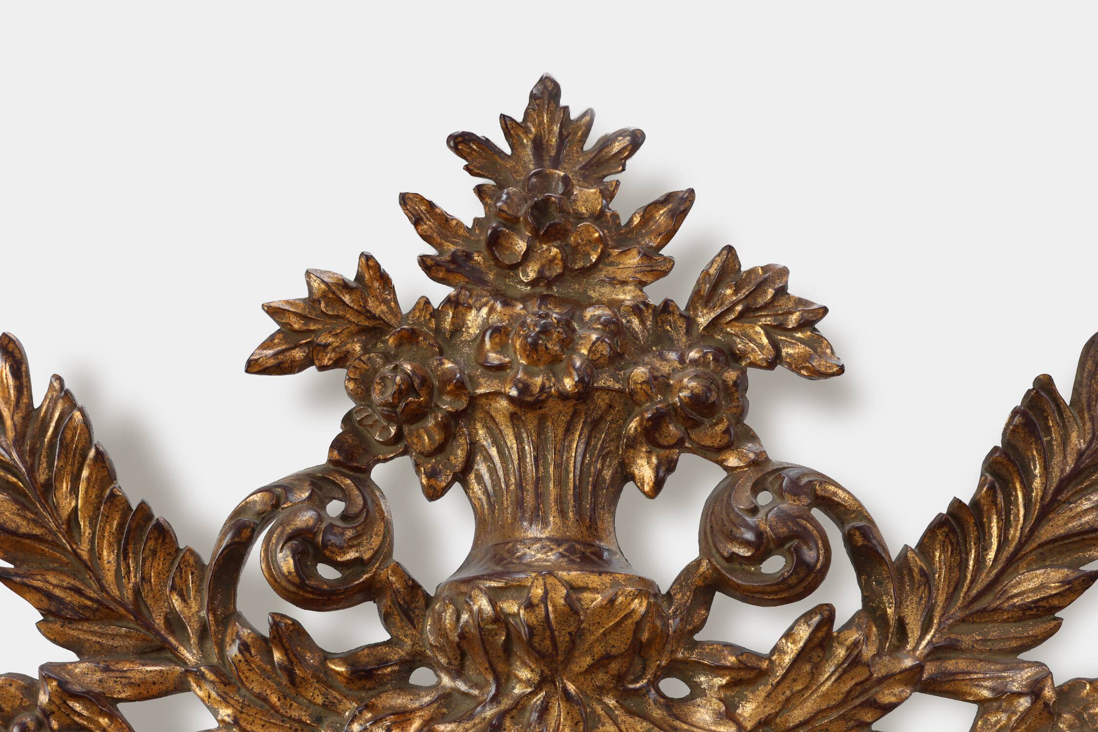 Miroir baroque doré de grande taille du 20e siècle par Deknudt Belgique