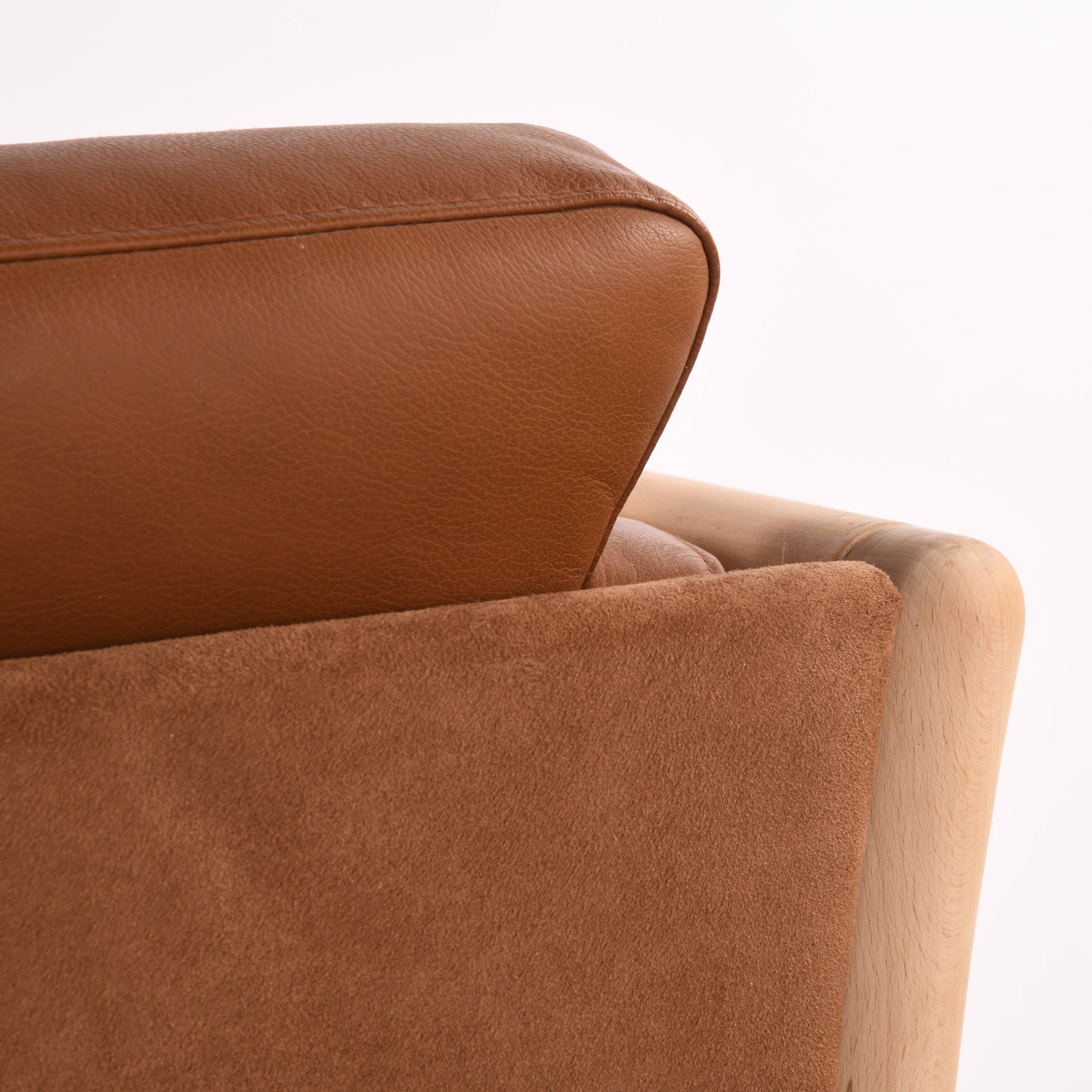 Scandinavian 2-seater leather sofa