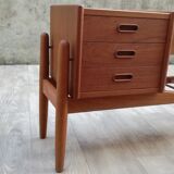 Sidebaord teak with planter by A. W. Iversen to Vinde Møbelfabrik, 1960