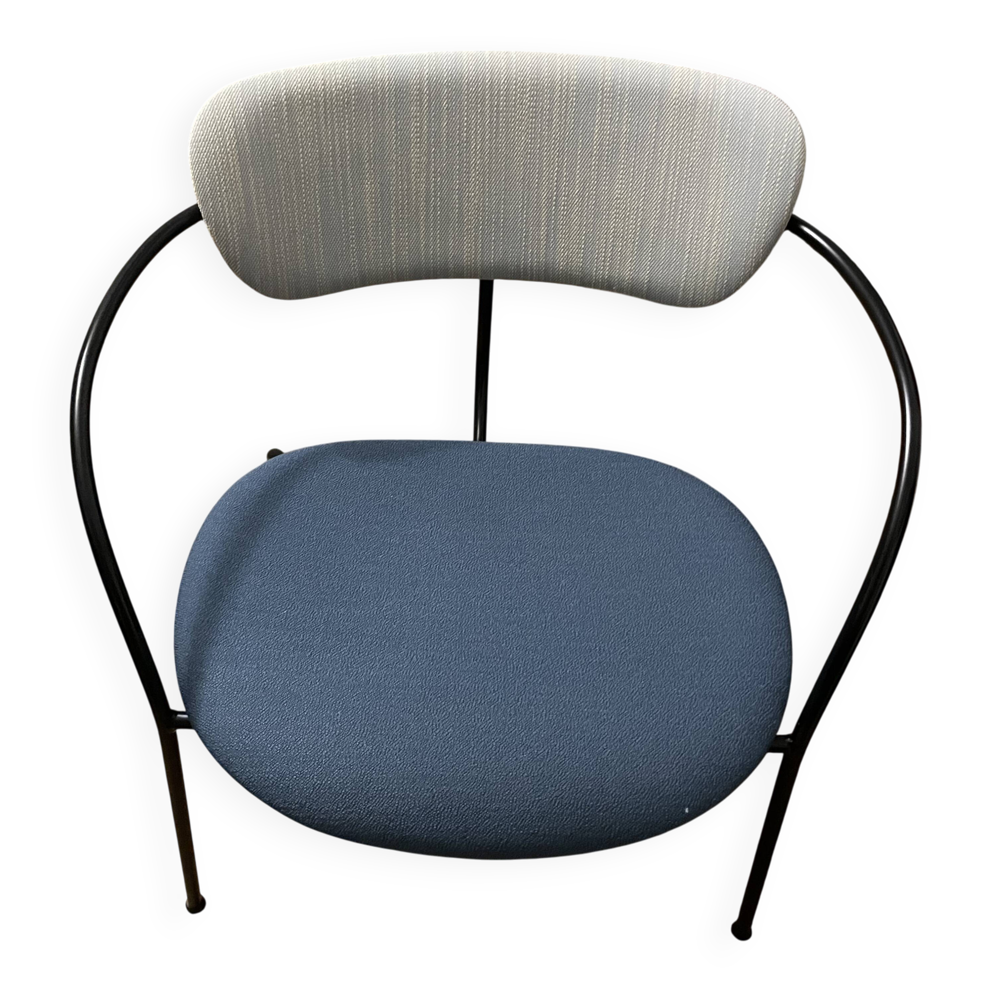 Pavilion AV11 Armchair &Tradition