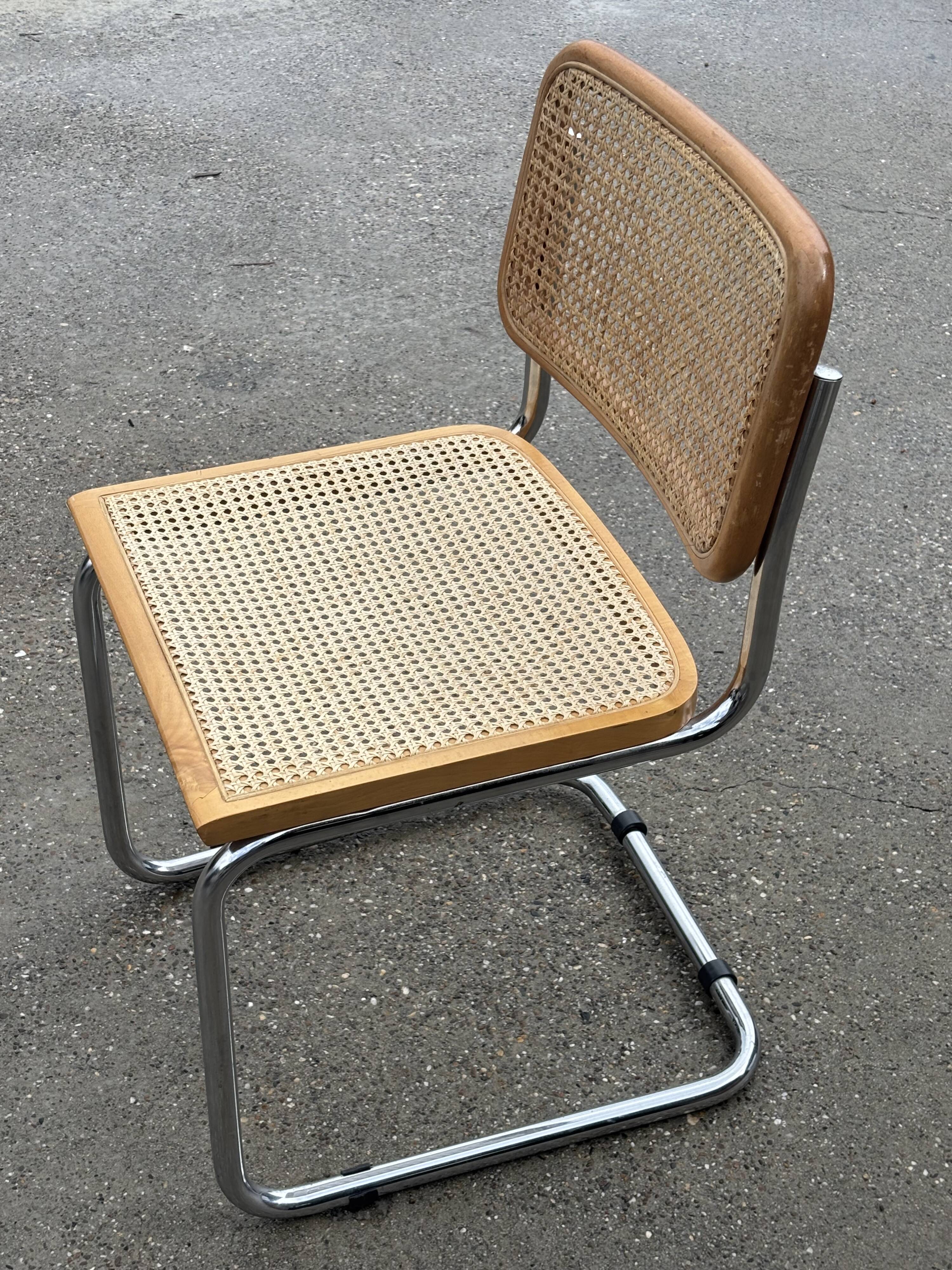 Chaise de design Cesca modèle B32 en chrome
