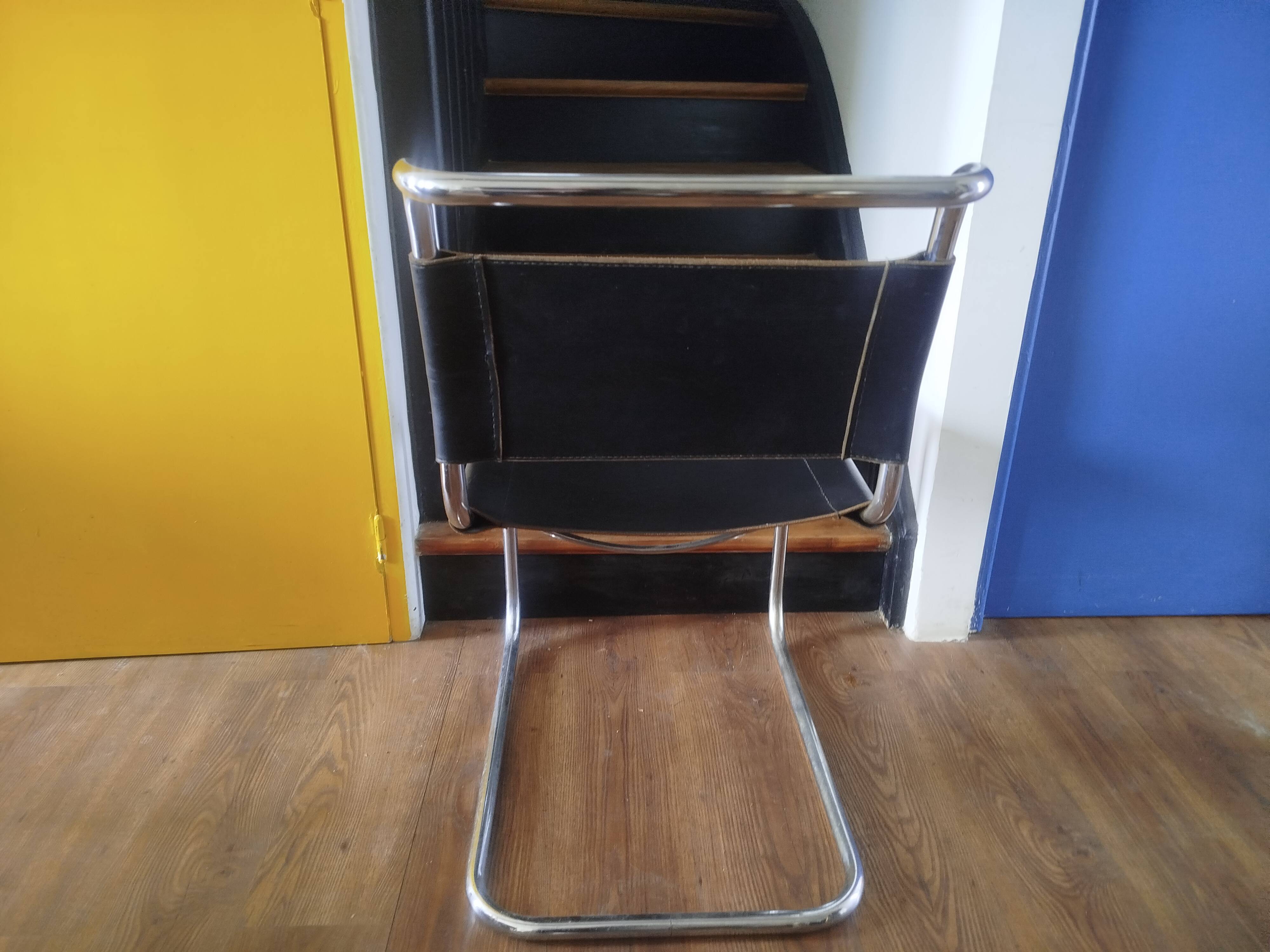 Cantilever chair / armchair Thonet in black leather and chrome metal – from