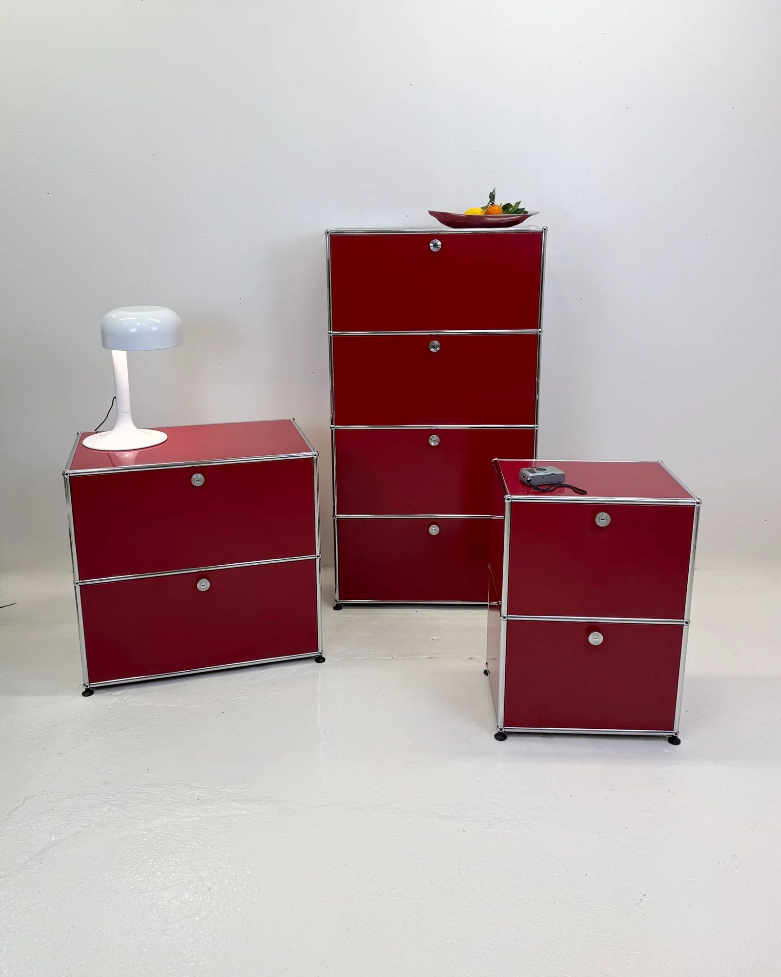 USM Haller "Ruby Red" – storage unit (as new condition)