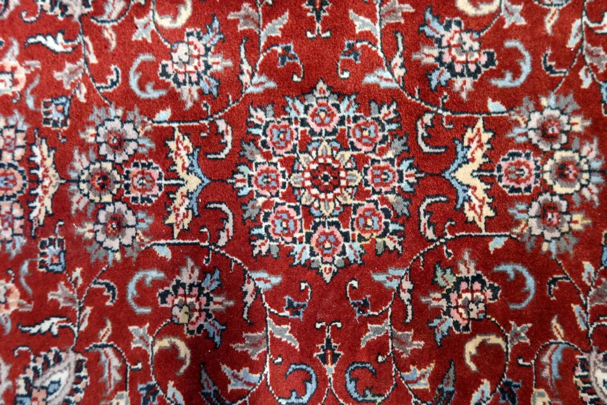 Handmade vintage Persian Sarouk rug 76cm x 122cm, 1970s