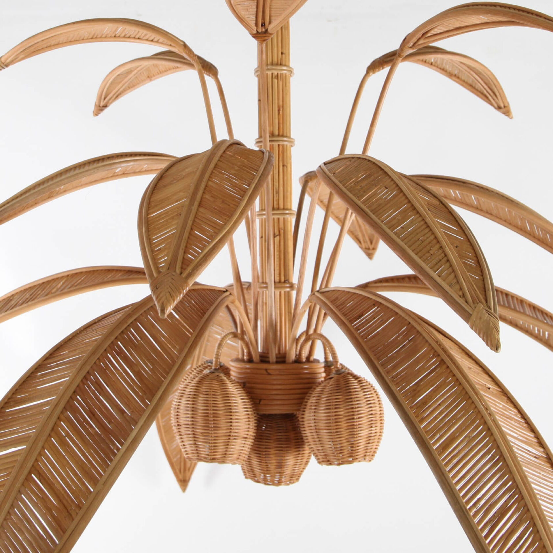 Grand lustre « cocotier » « palmier » en rotin