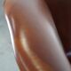 Fauteuil à oreilles en cuir de vachette cognac