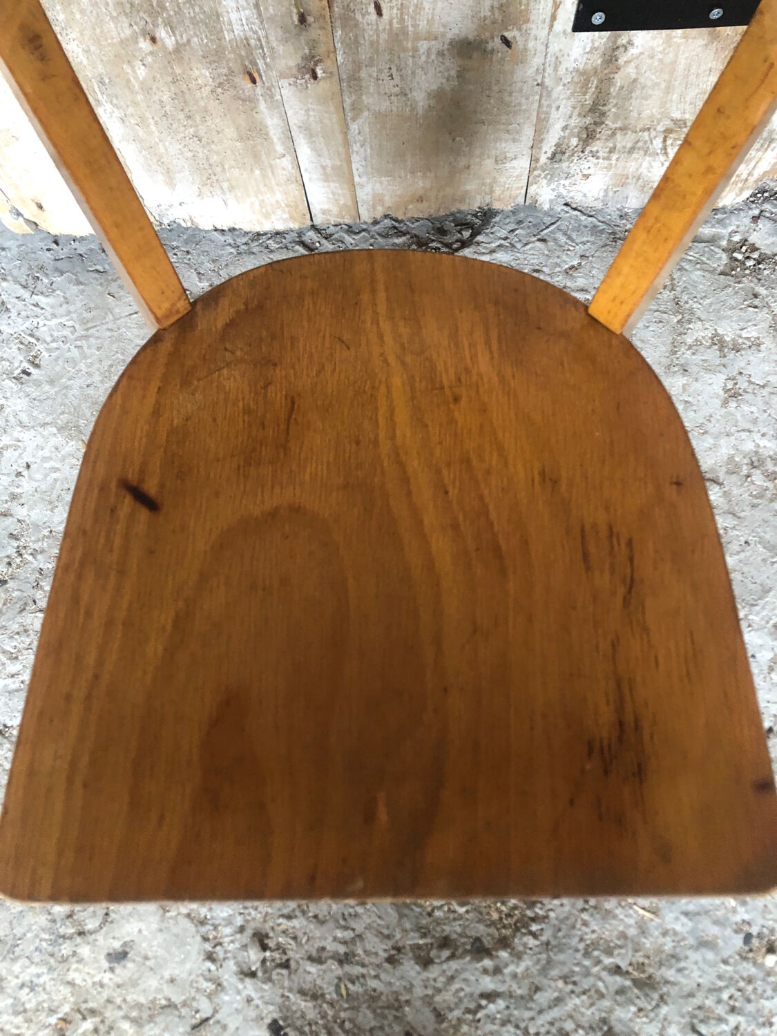 Chaise bistrot en bois clair vintage
