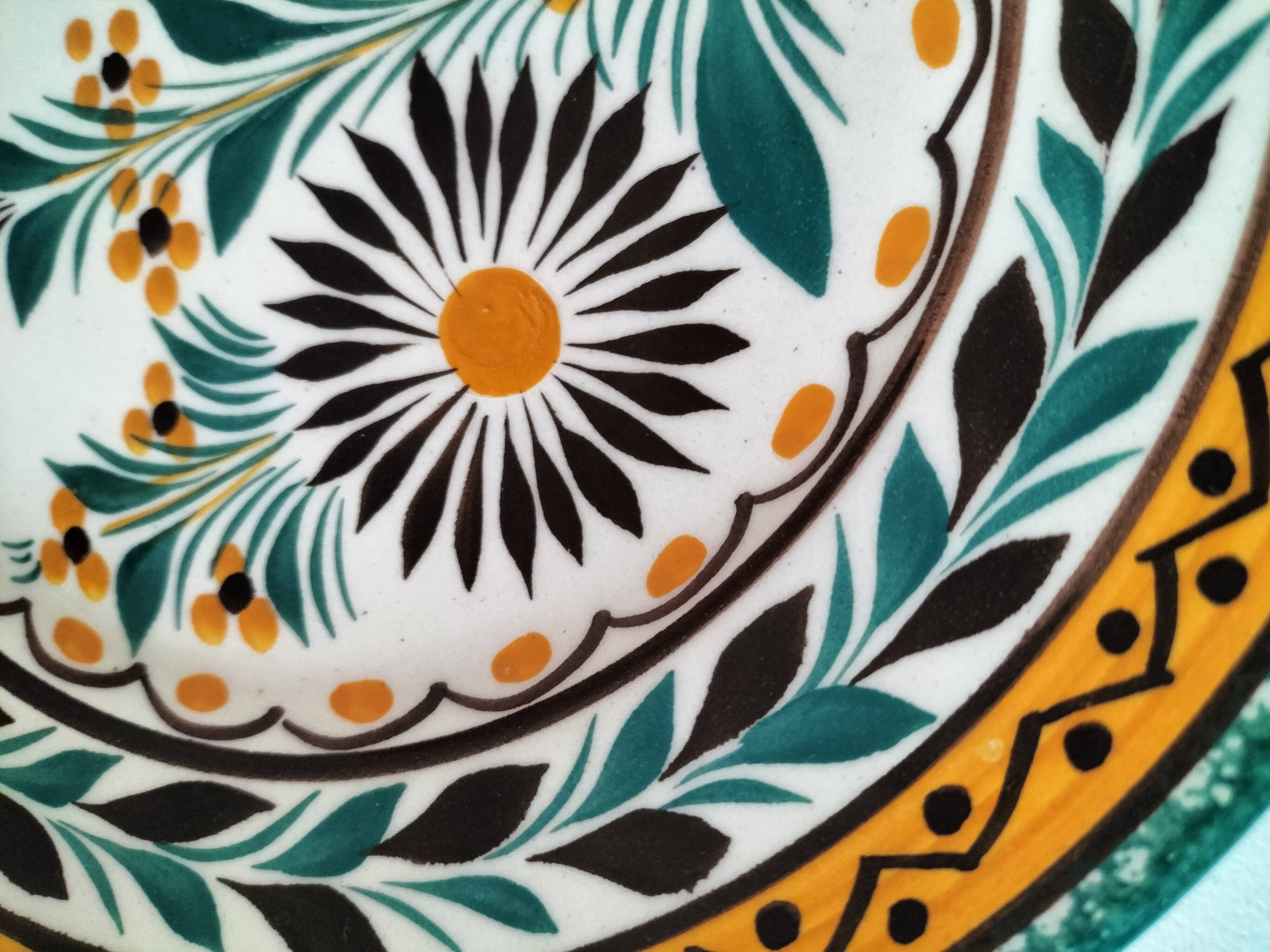 HB Quimper plate, Camaïeu model, green and saffron floral decoration