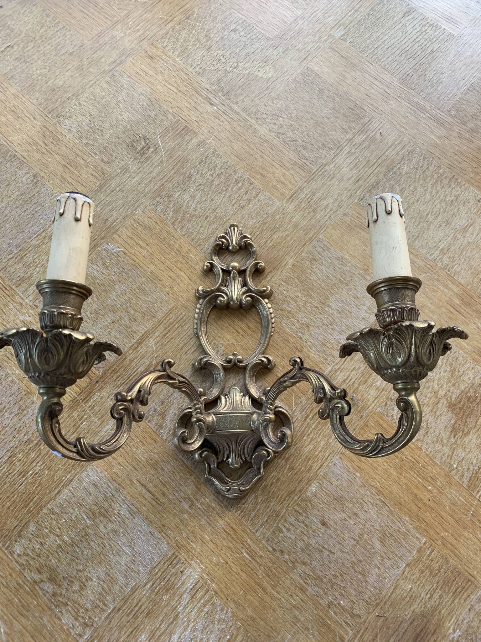 Wall lamp in gilded bronze style Louis XV baroque vintage