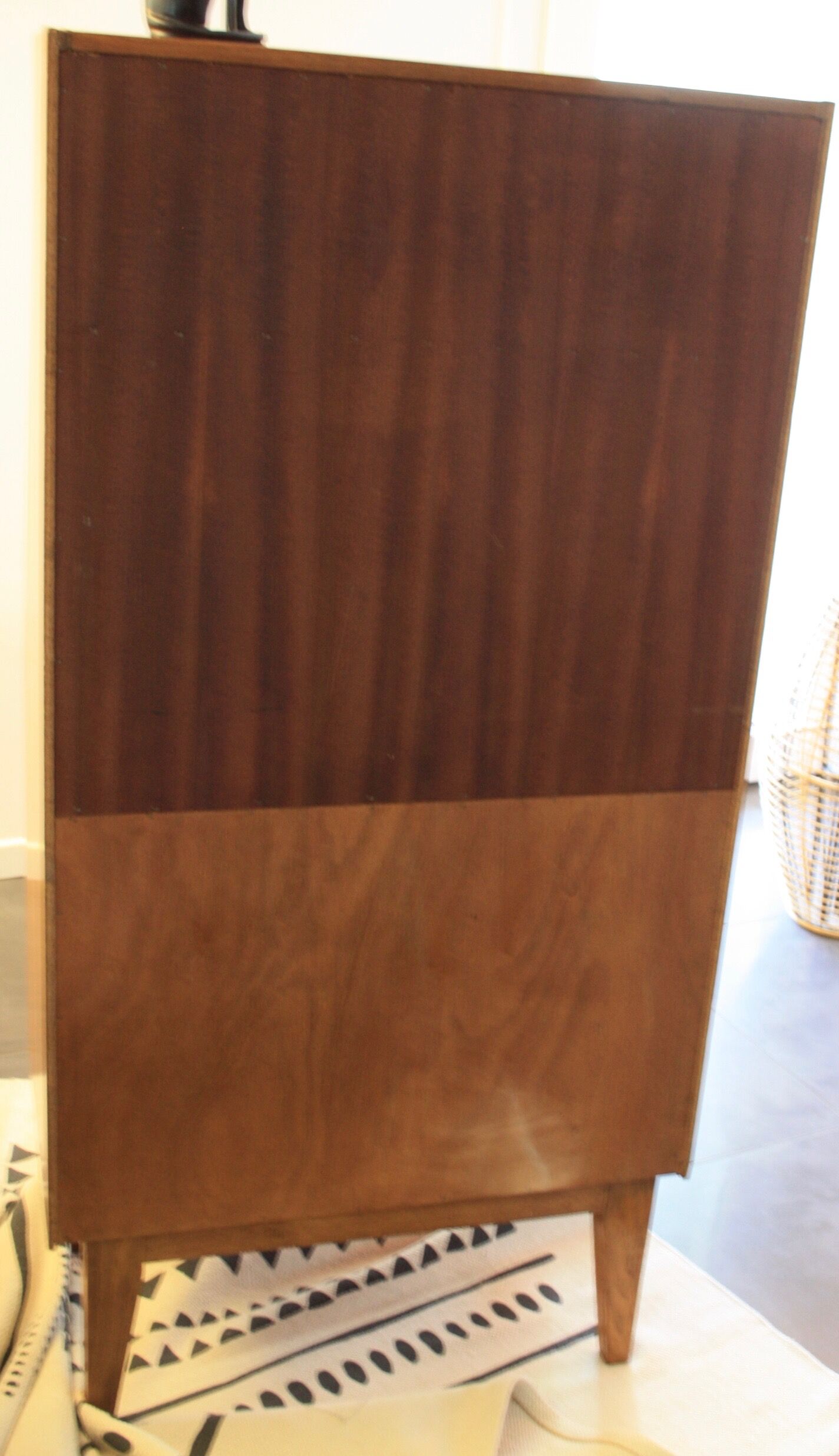 Secretary compass feet