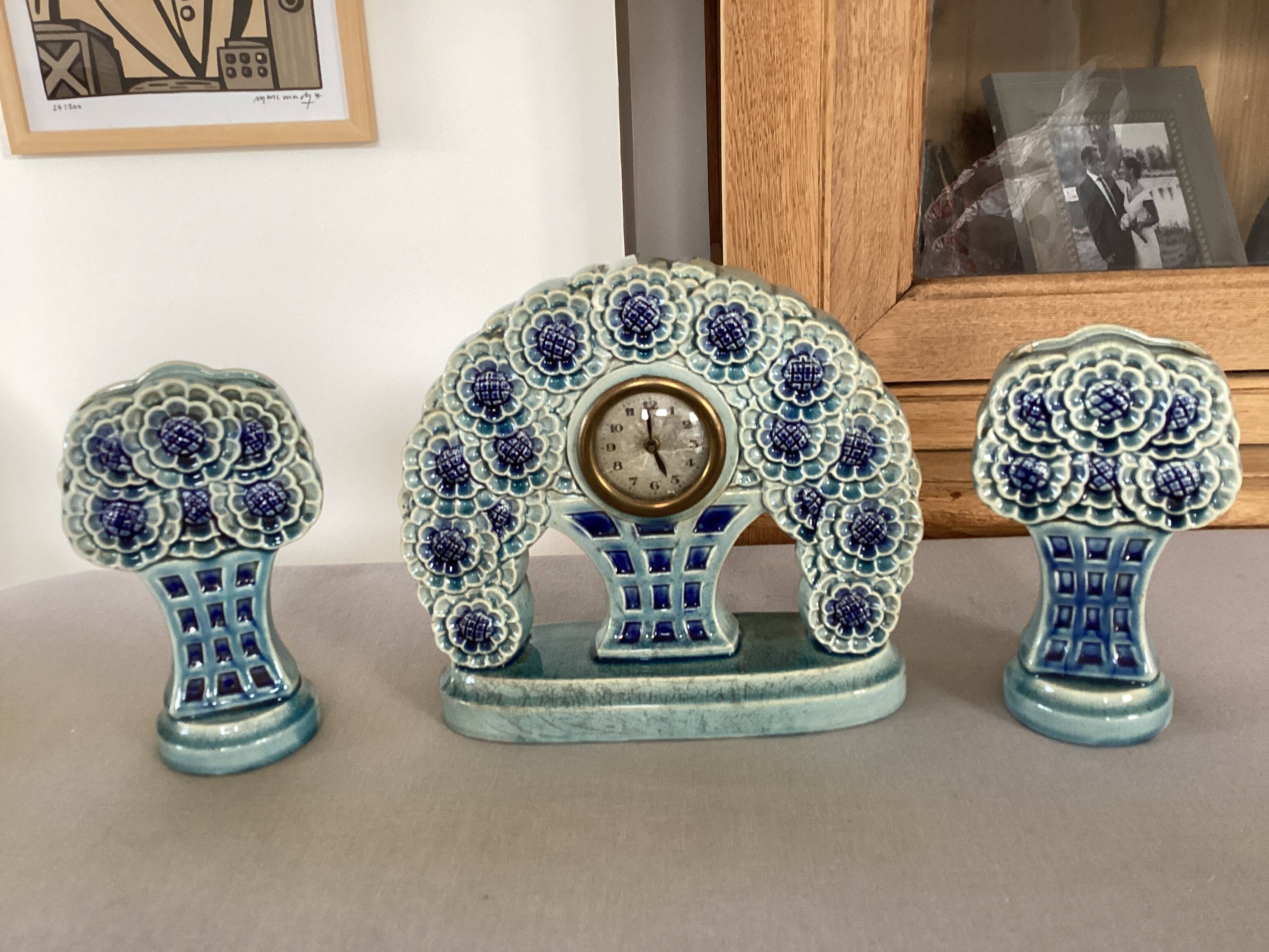 Art Deco clock (1930s-40s): Model in earthenware signed "ESDEVE"