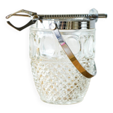Table ice bucket and its articulated tongs