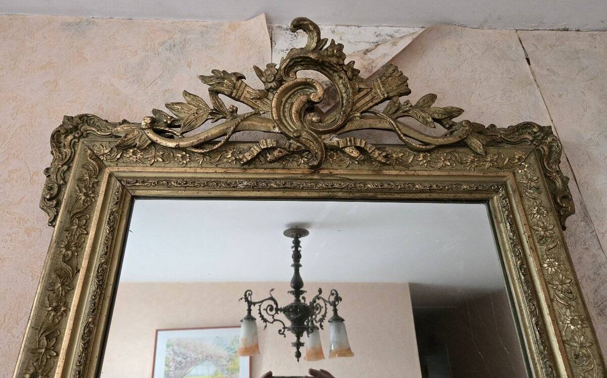 Antique gilded mirror with sculpted pediment – Napoléon III period – 19th century