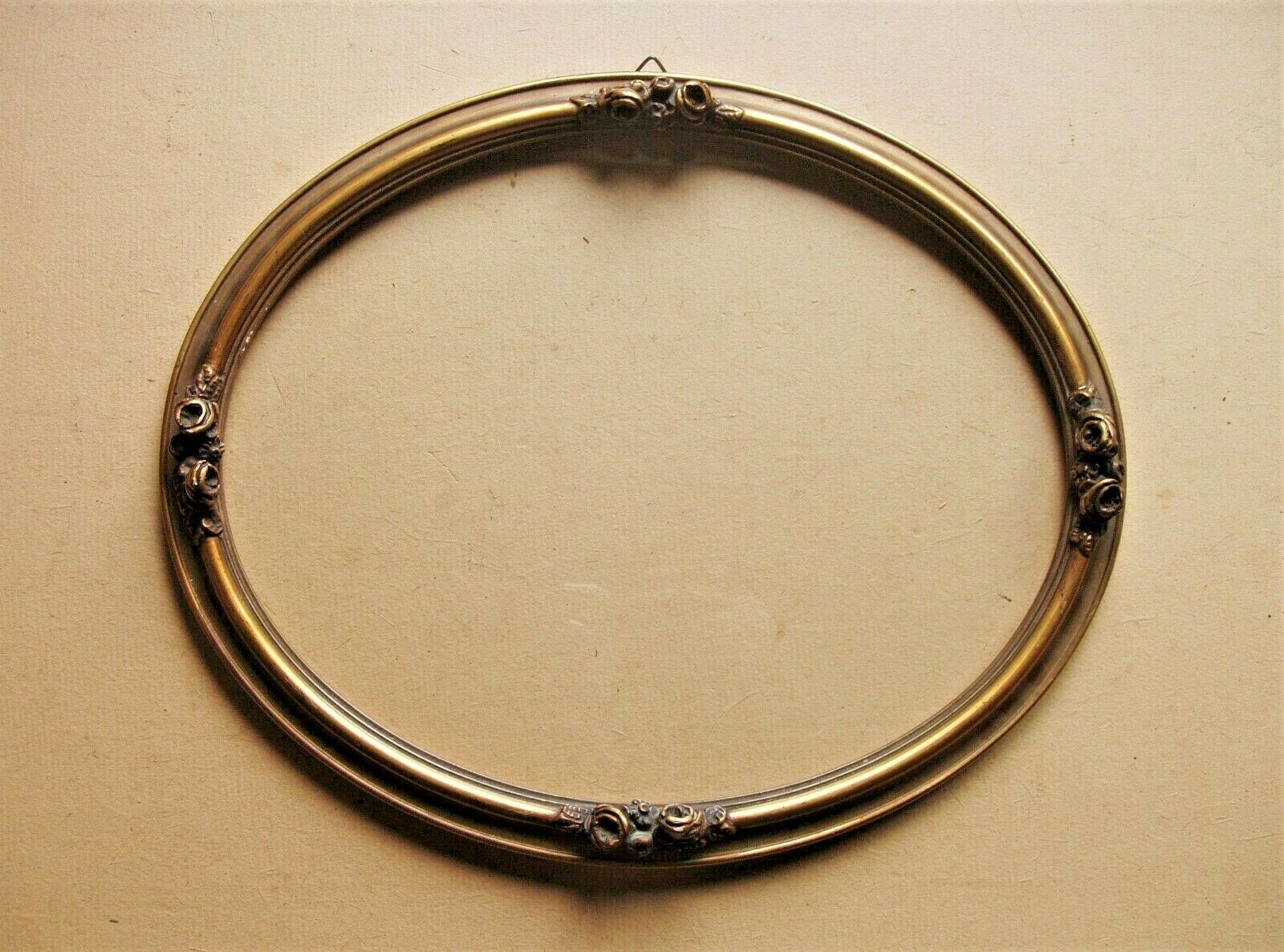 Oval frame in wood and gilded stucco in Louis XVI style - late 19th century