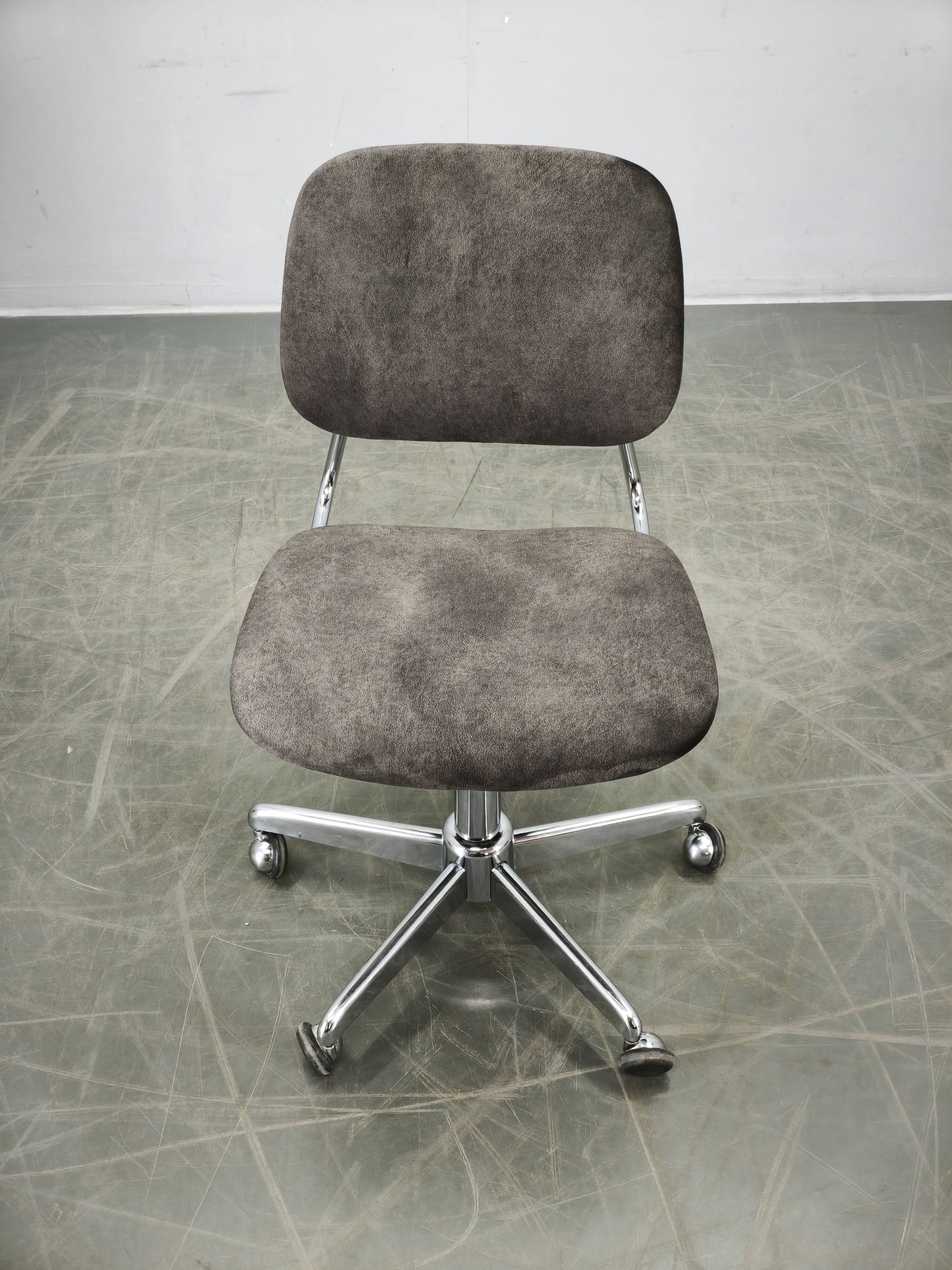 Italian Swivel Office Chair with Chrome Base, 1970s