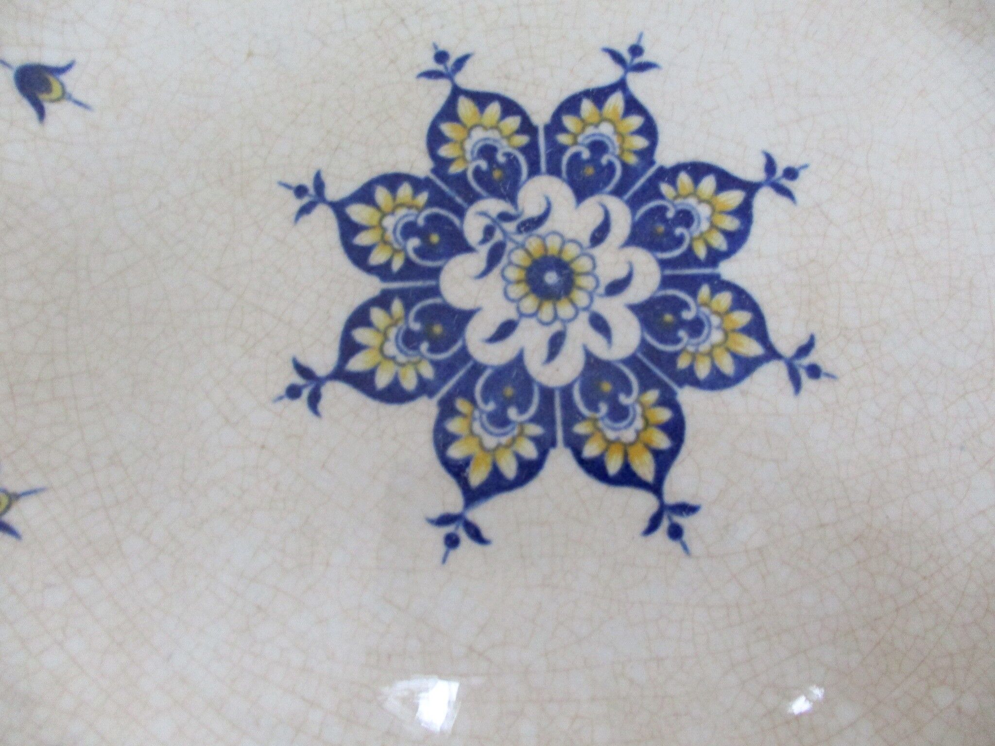 Assiette en faïence de Sarreguemines décor Rouen XIX ème
