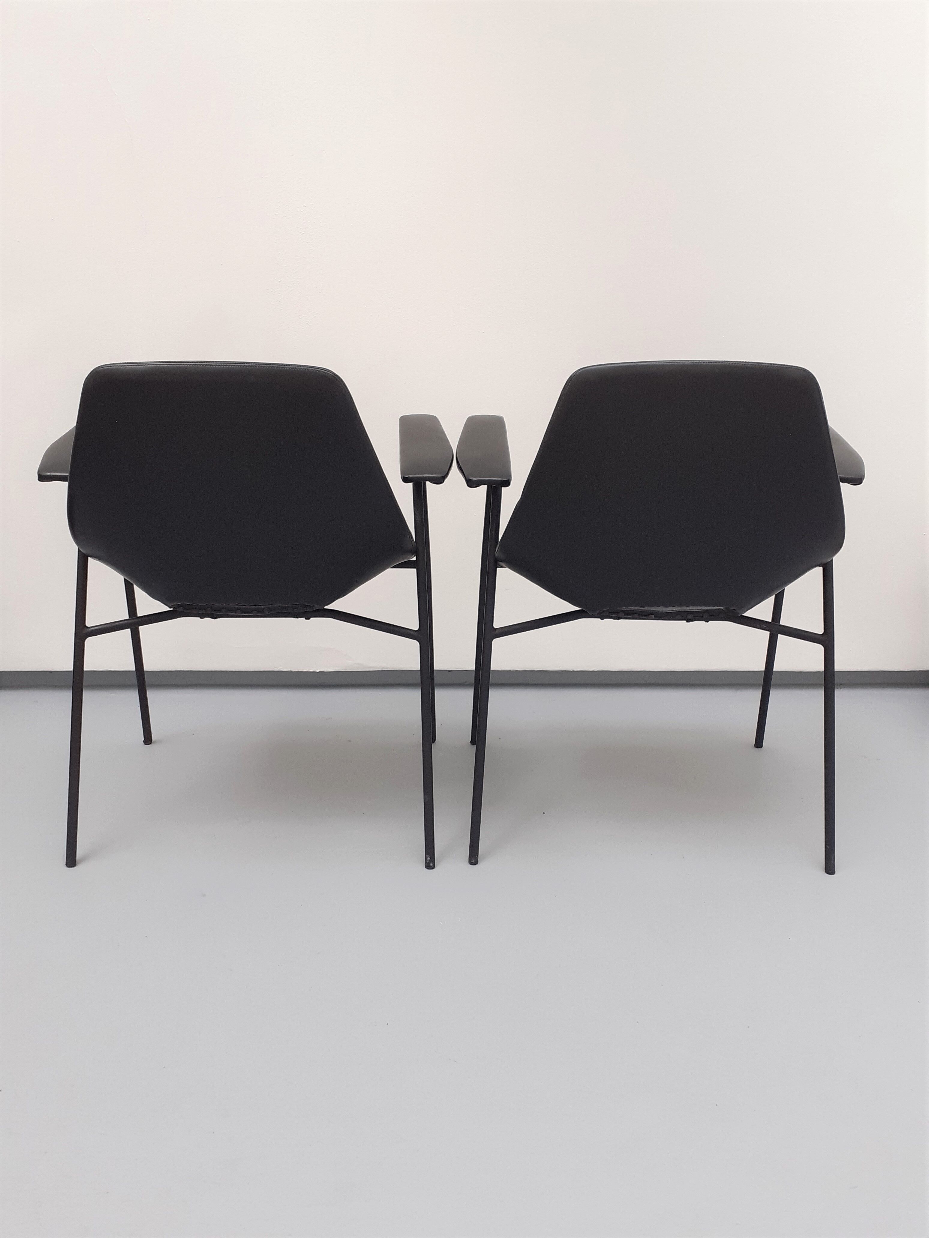 Pair of armchairs, Tonneau model, in black skai by Pierre Guariche, 60s