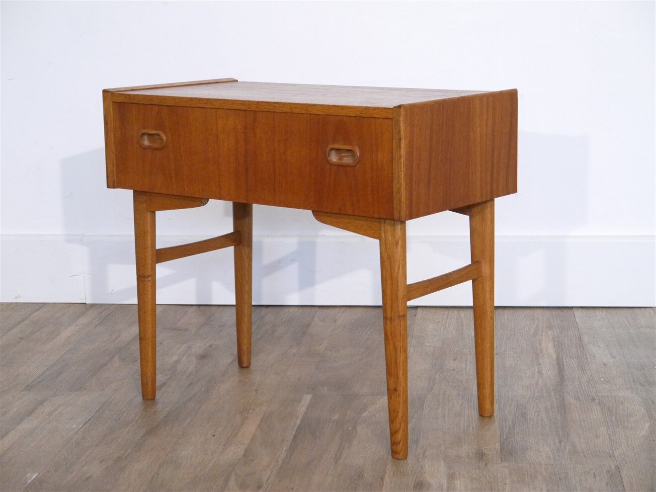 Chevet vintage scandinave en teck 1960