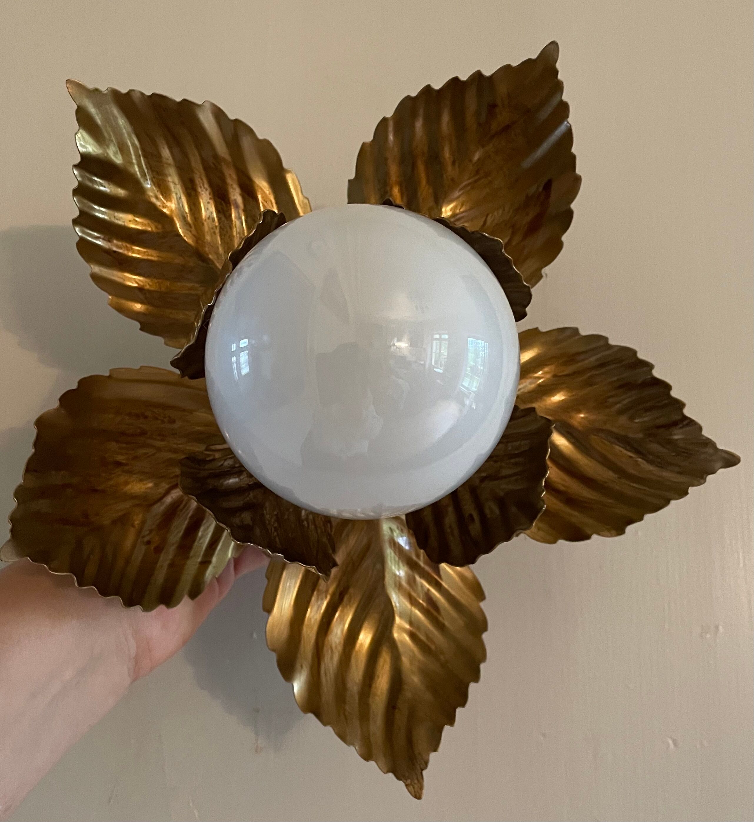 Wall lamp or ceiling lamp golden flower