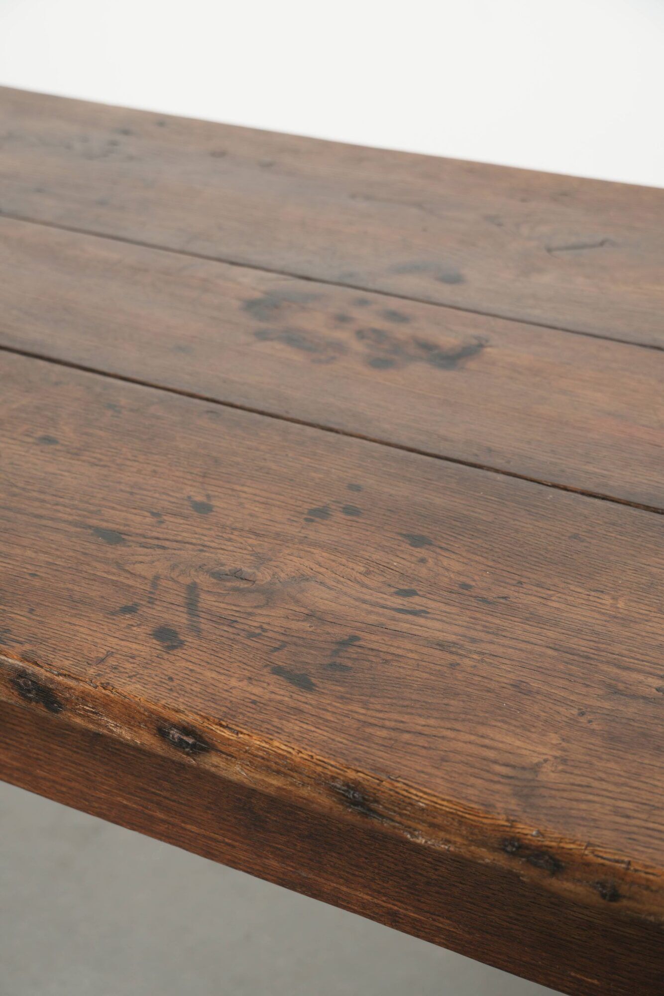 Antique oak table from the 19th century with a walnut top for 6 to 8 people