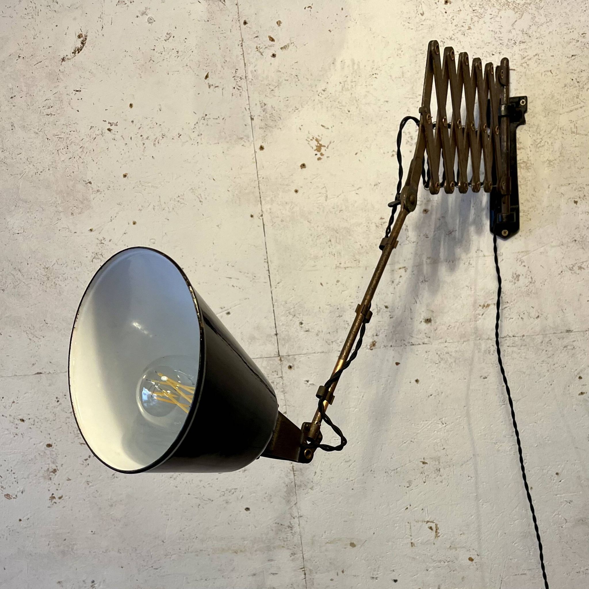 Rare English "Walligraph" accordion lamp, "Radialite" model, 1930s