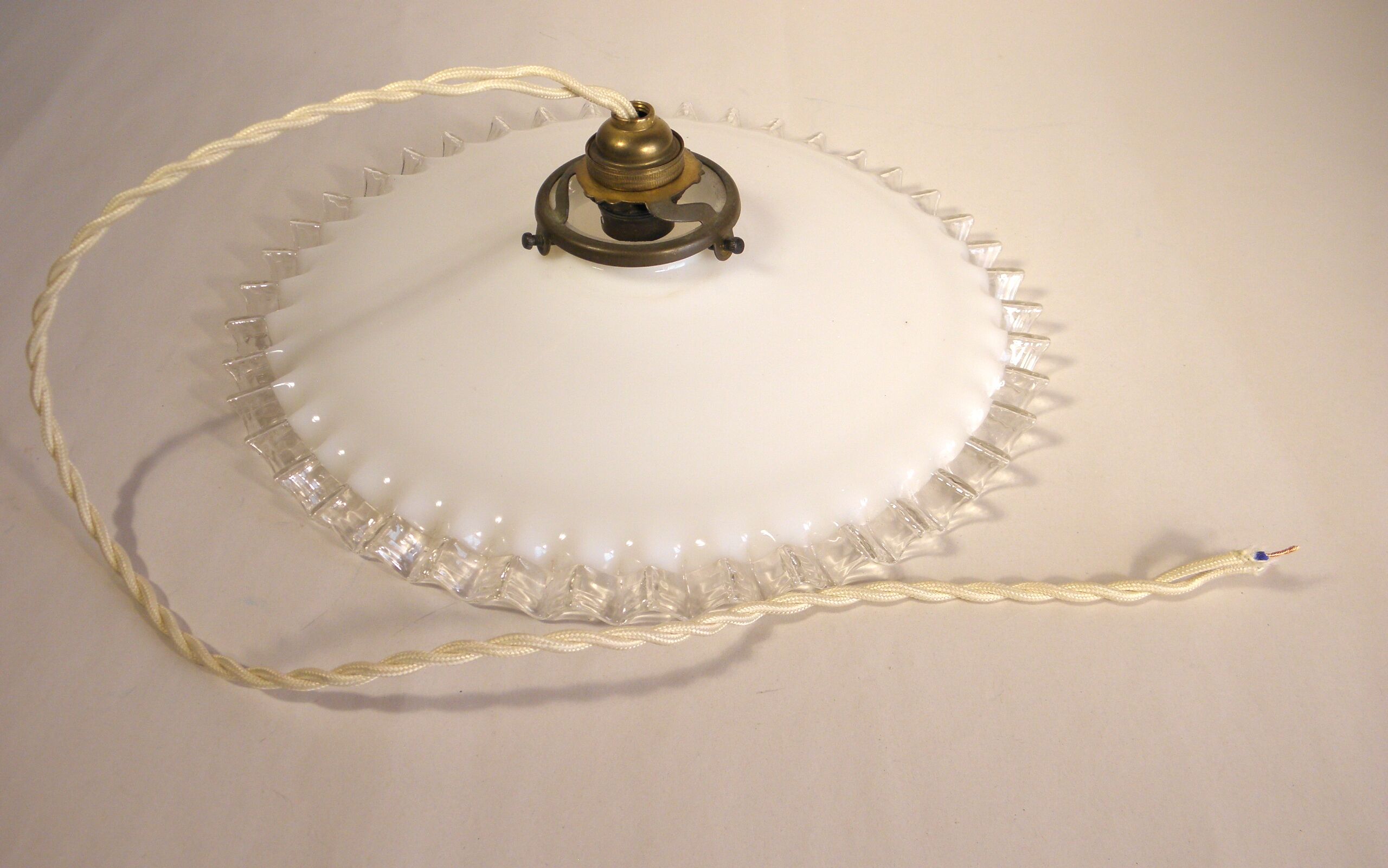 White opaline suspension