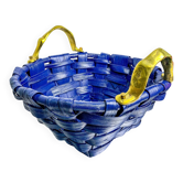 Panier brutaliste large par David Marshall, en rotin bleu cobalt et poignée en bronze, années 1980.