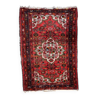 Antique 1920s Persian Hamadan rug, floral medallion, 104cm x 145cm