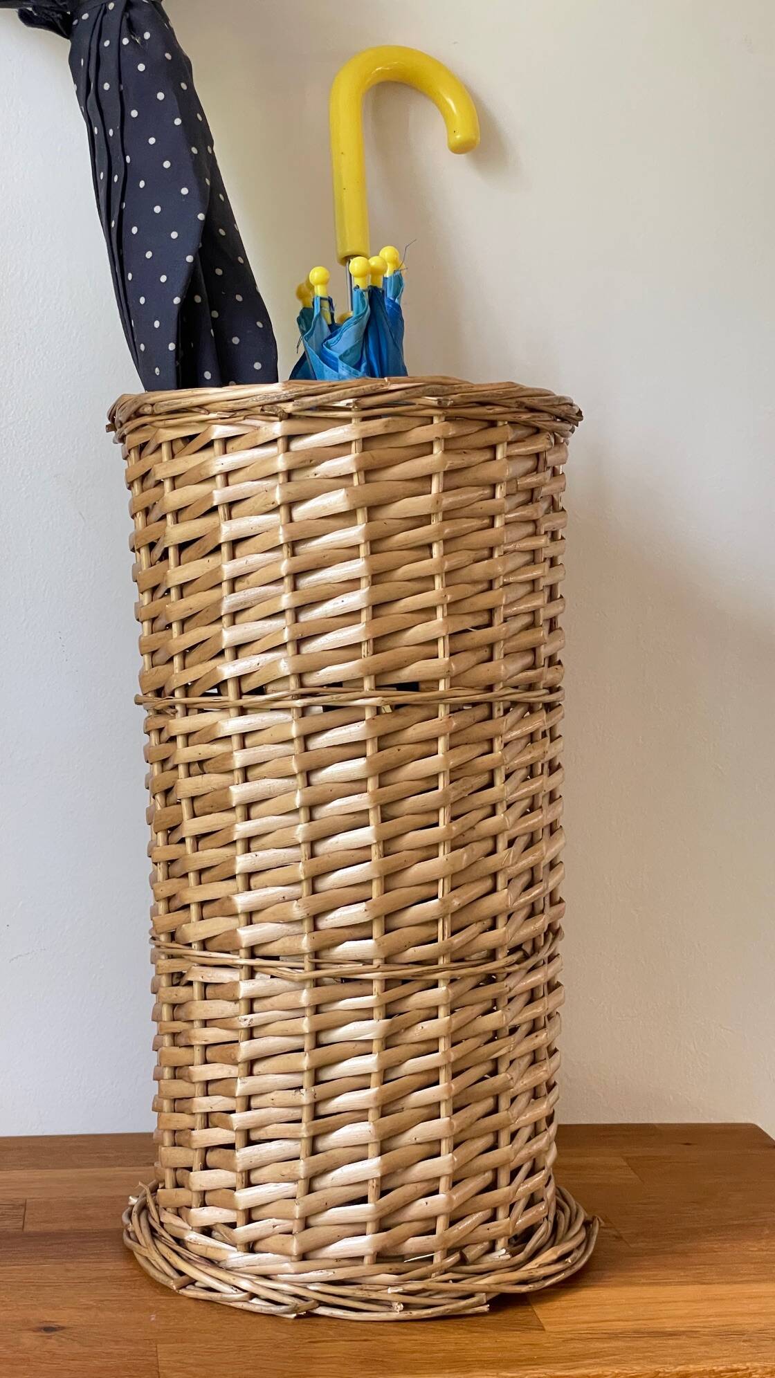 Porte-parapluie en rotin vintage