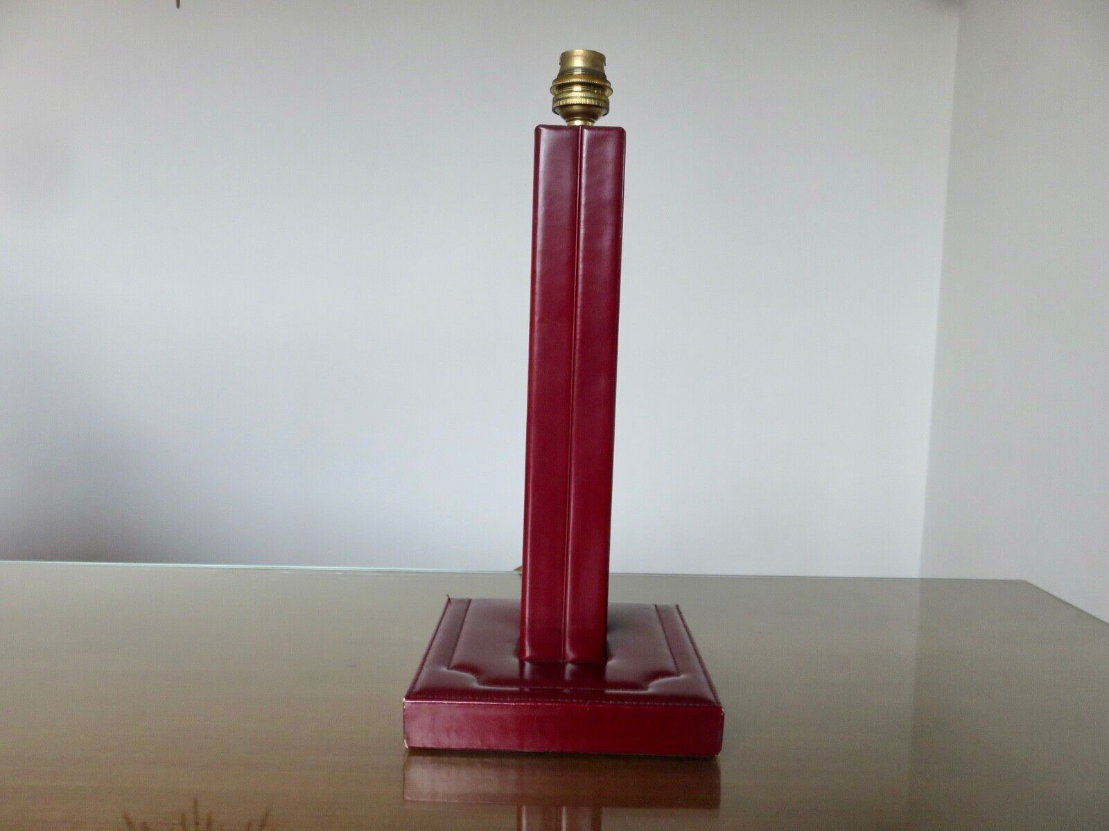Lamp "the tanner" in burgundy leather 60s 70s