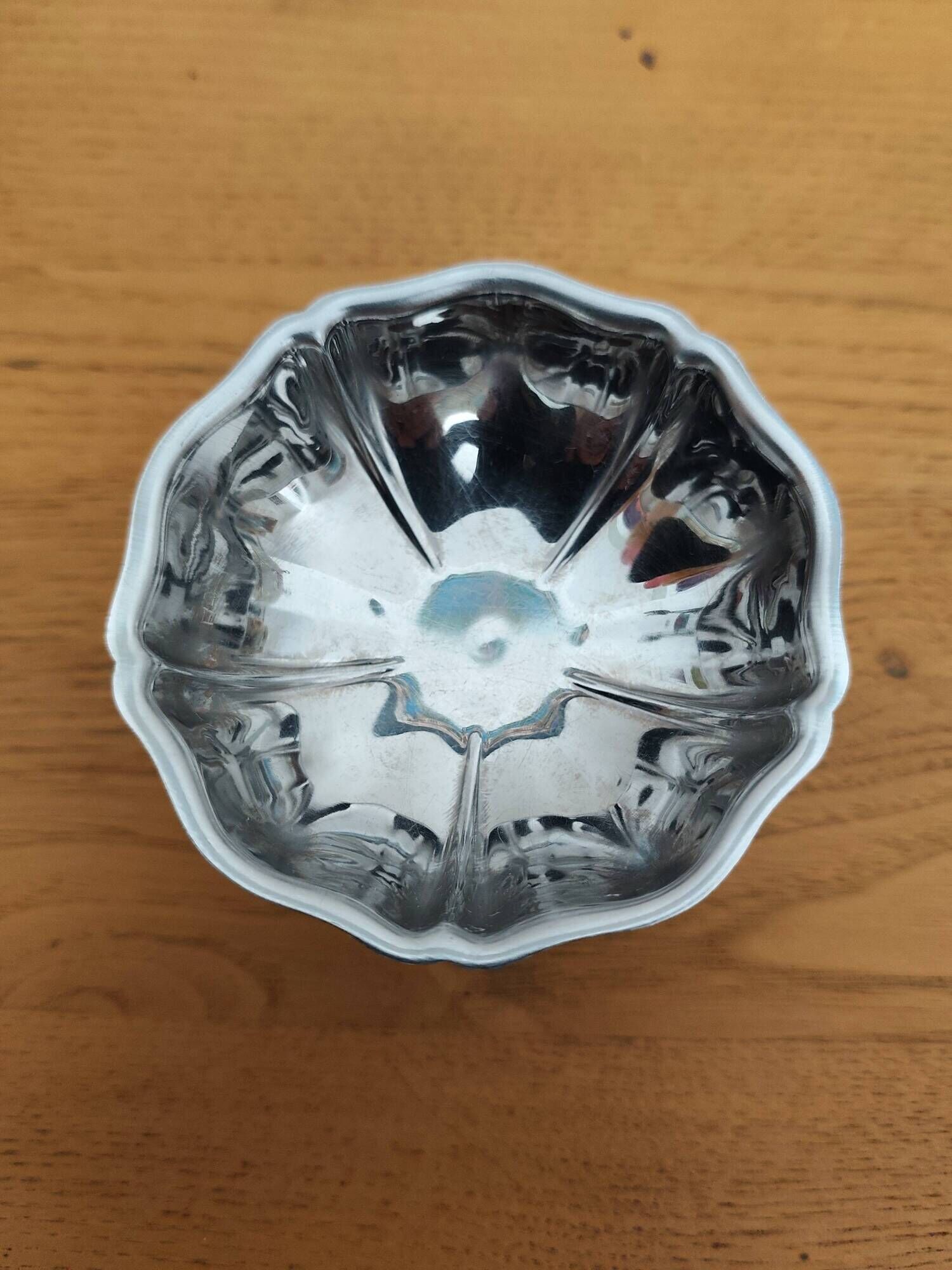 Set of 6 stainless steel ice cream bowls from the 1970s.