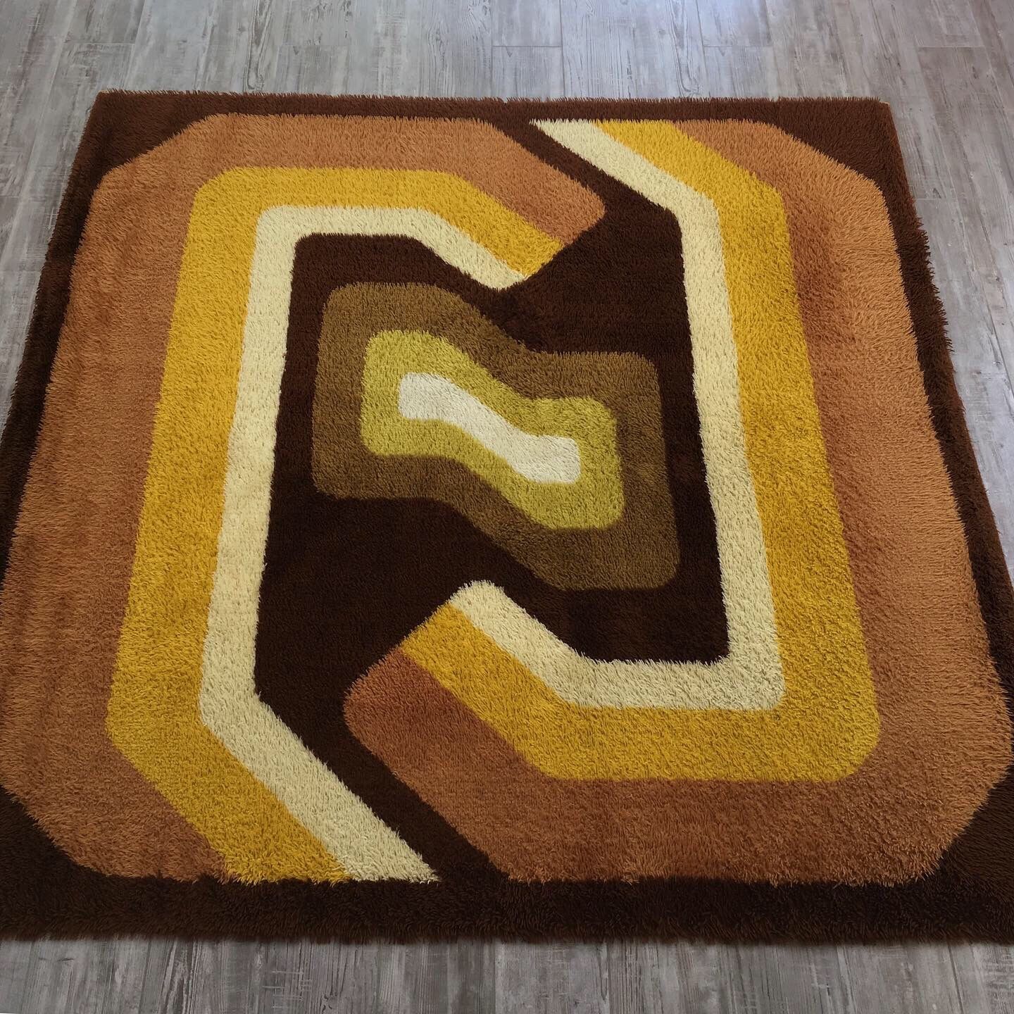 Space age carpet, 70s