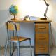 Bureau d'écolier et chaise vintage métal et bois clair