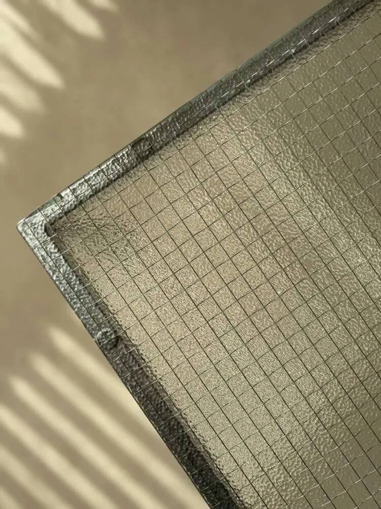 Minimalist 1960s wire glass coffee table in stainless steel.