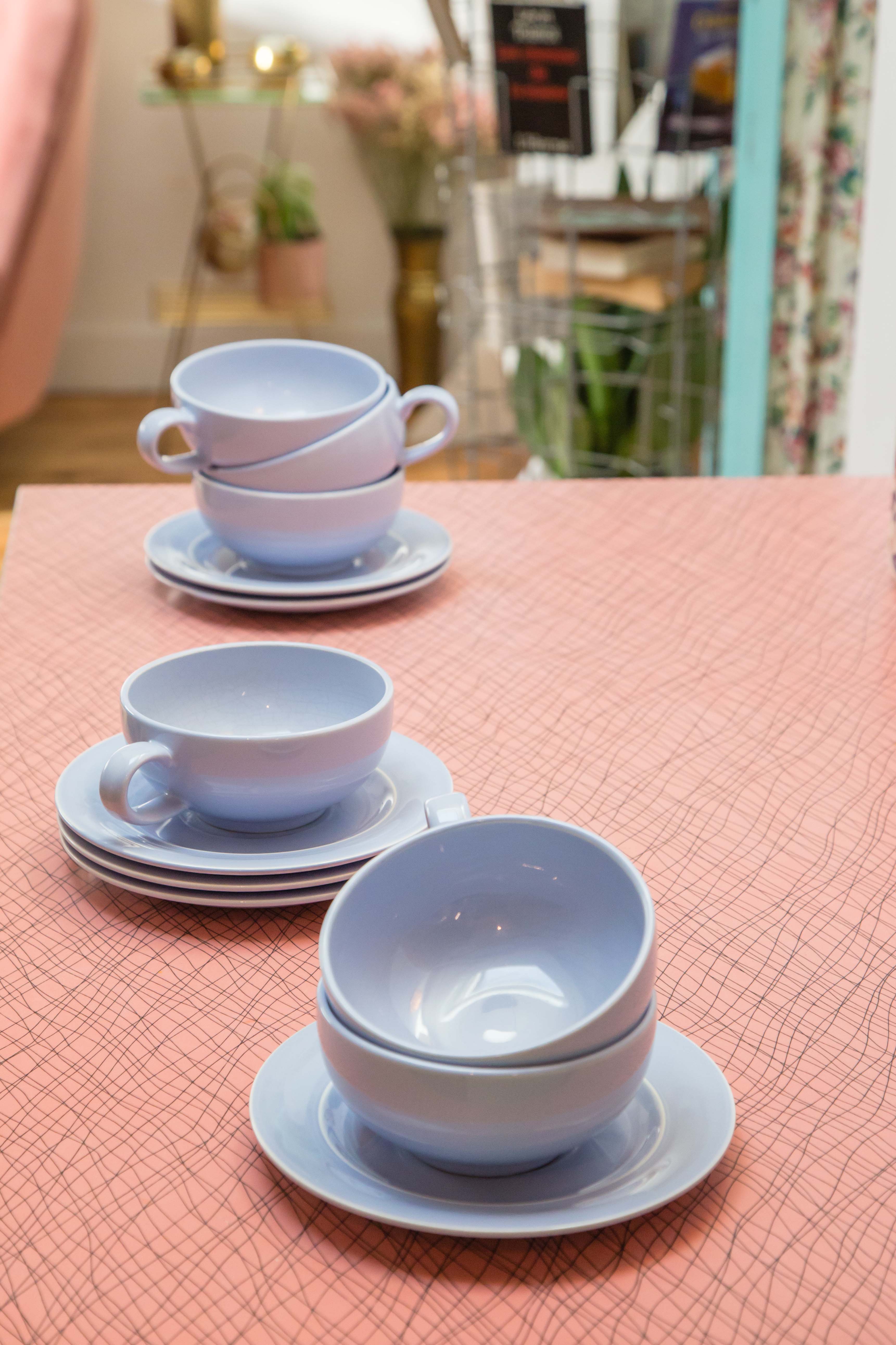Tasses en céramique couleur lavande