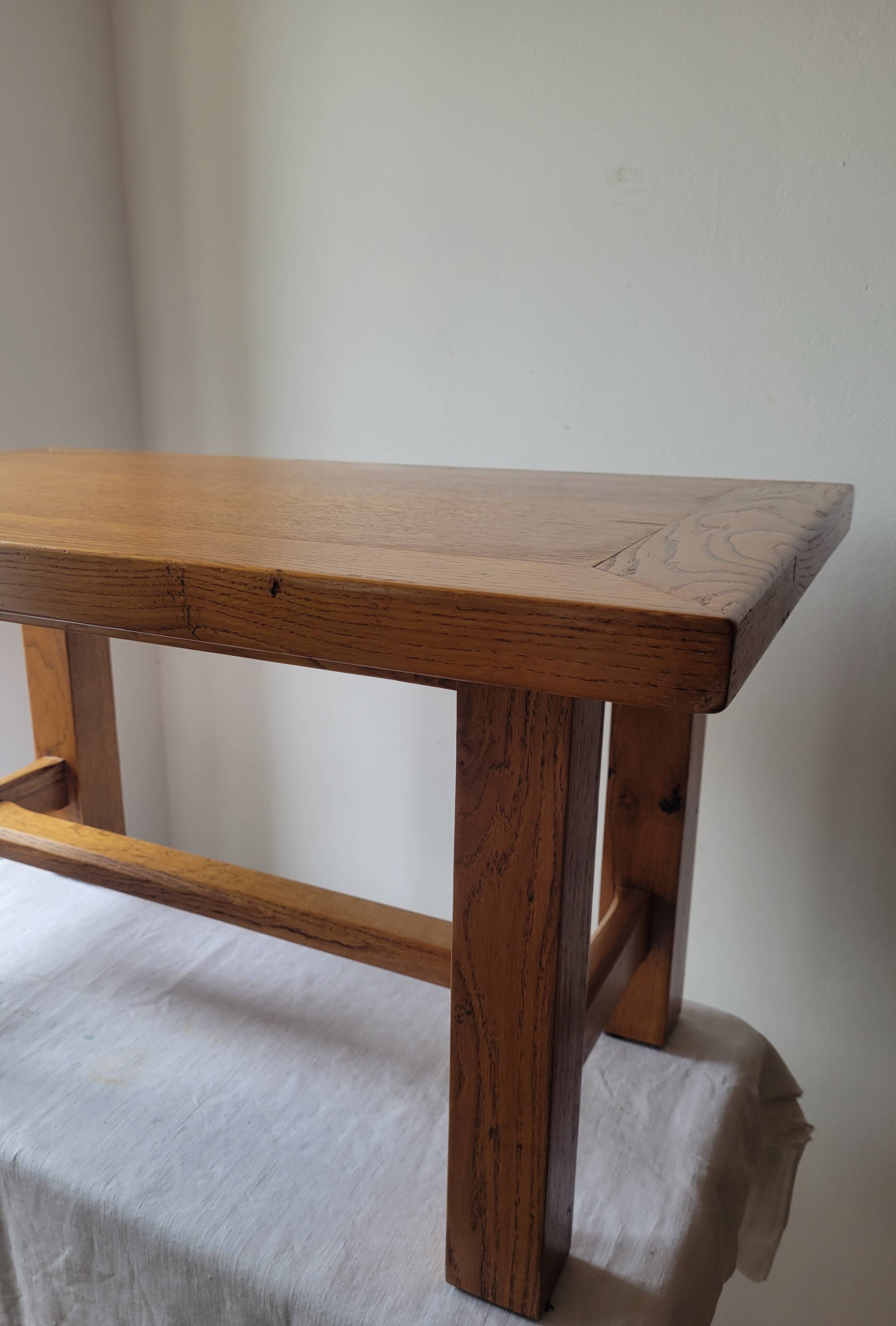 Table basse brutaliste en chêne clair
