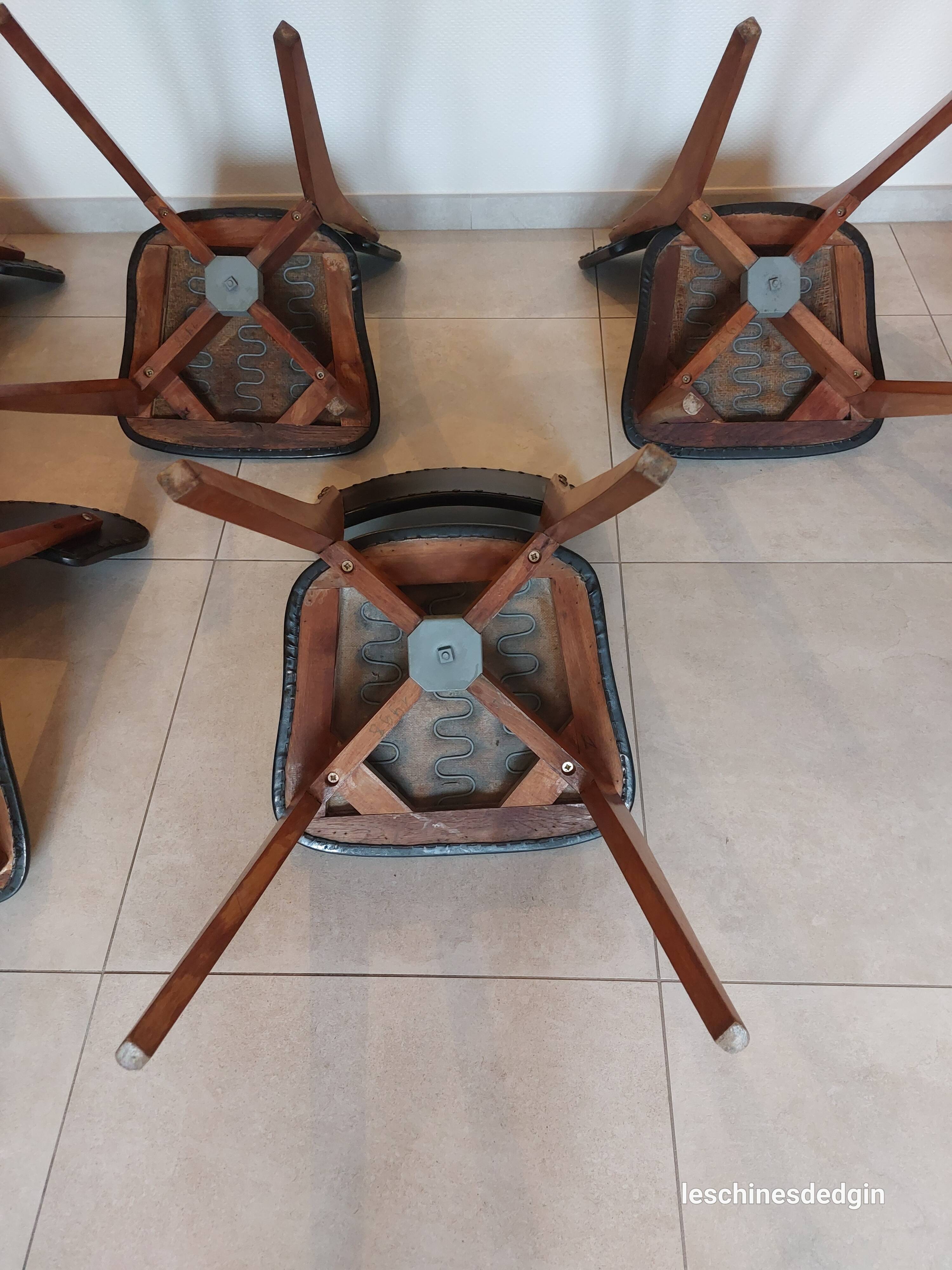 5 chairs in wood and black faux leather, Scandinavian style