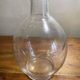 Carafe engraved faceted cap