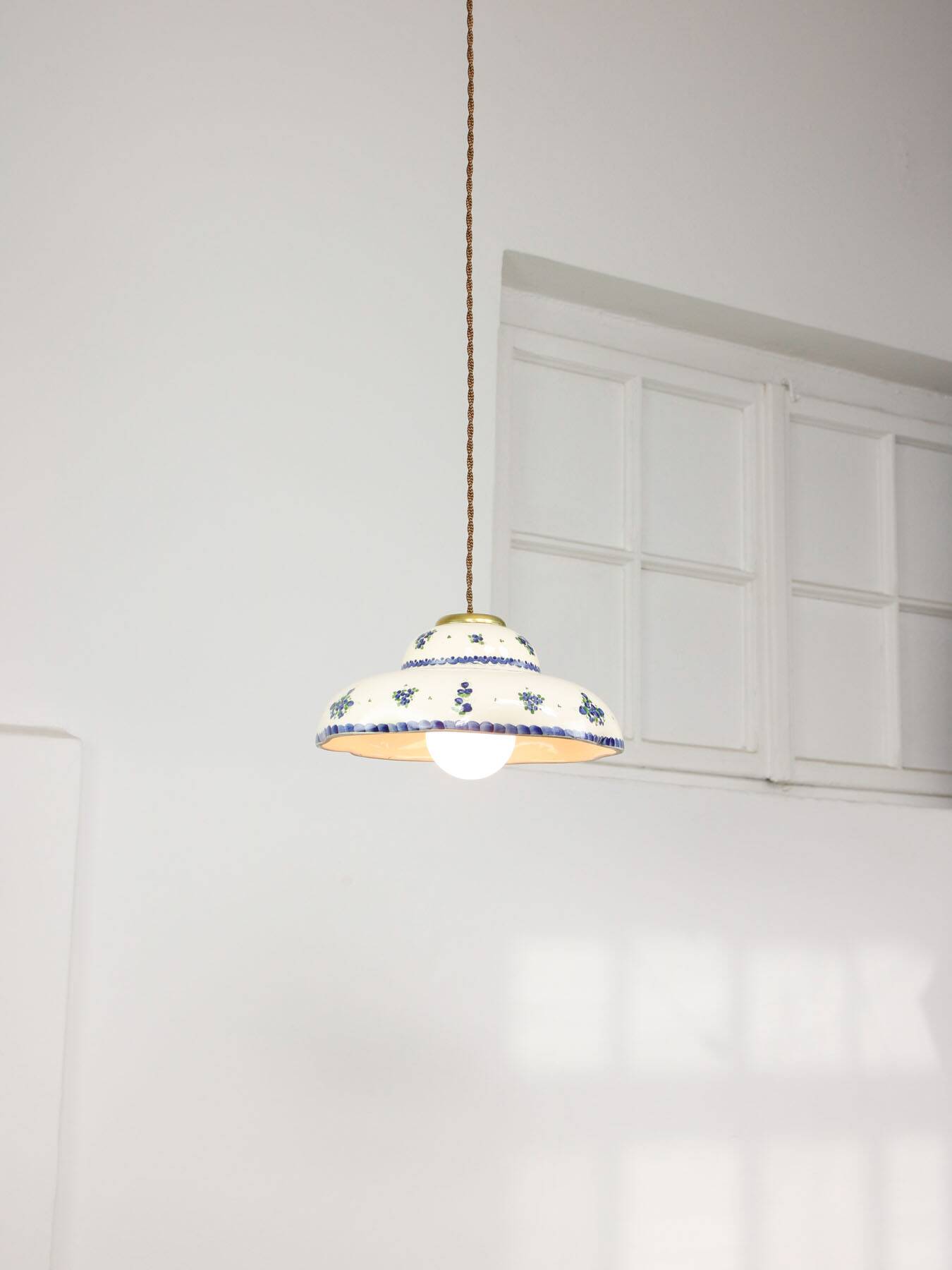 Lampe pendentive vintage en céramique et laiton faite à la main