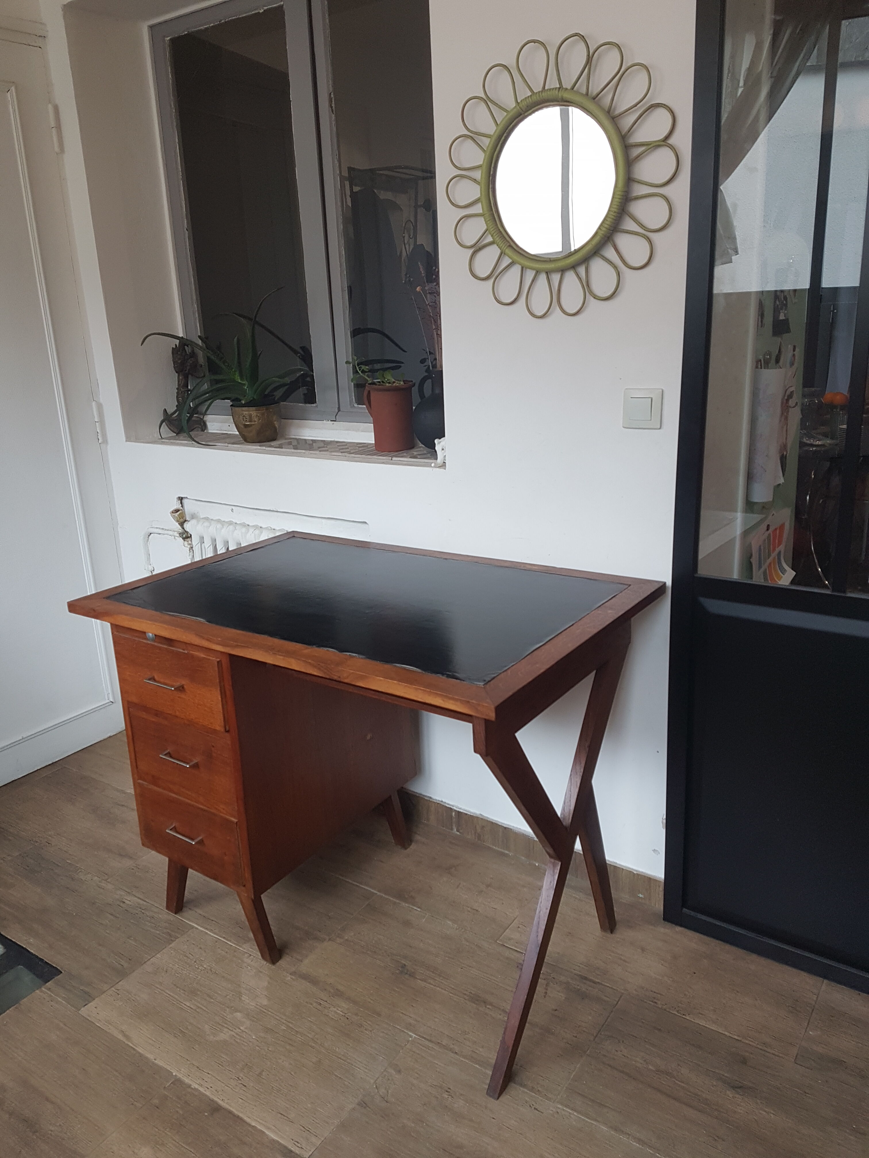 Bureau scandinave pieds compas