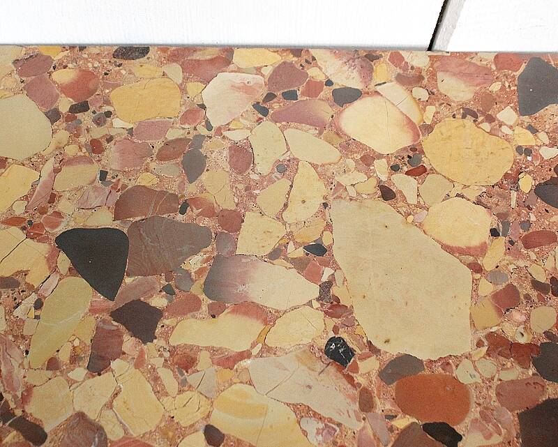 Small display cabinet in blonde mahogany veneer, Louis XVI style – 19th century.