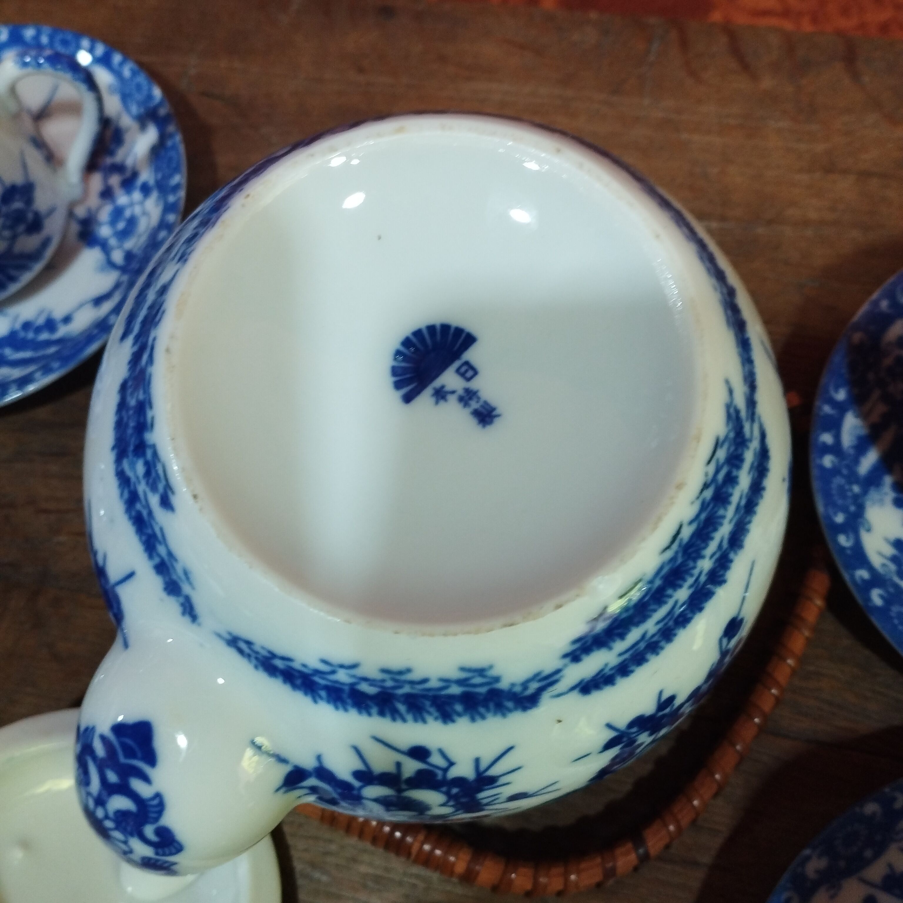 Japanese tea set consisting of 16 pieces in blue porcelain - floral motif