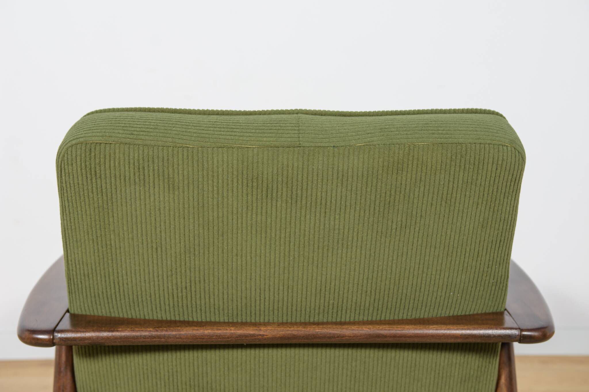 Model 300-192 Armchair by Juliusz Kedziorek for Goscinska Furniture Factory
