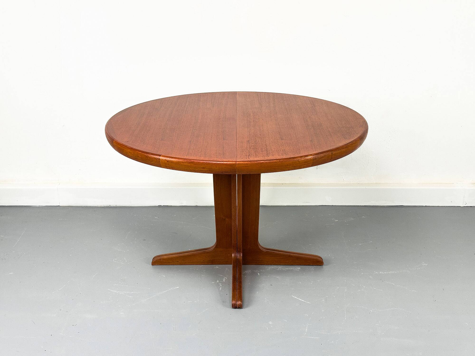 Danish Round Extendable Dining Table in Teak, 1970s