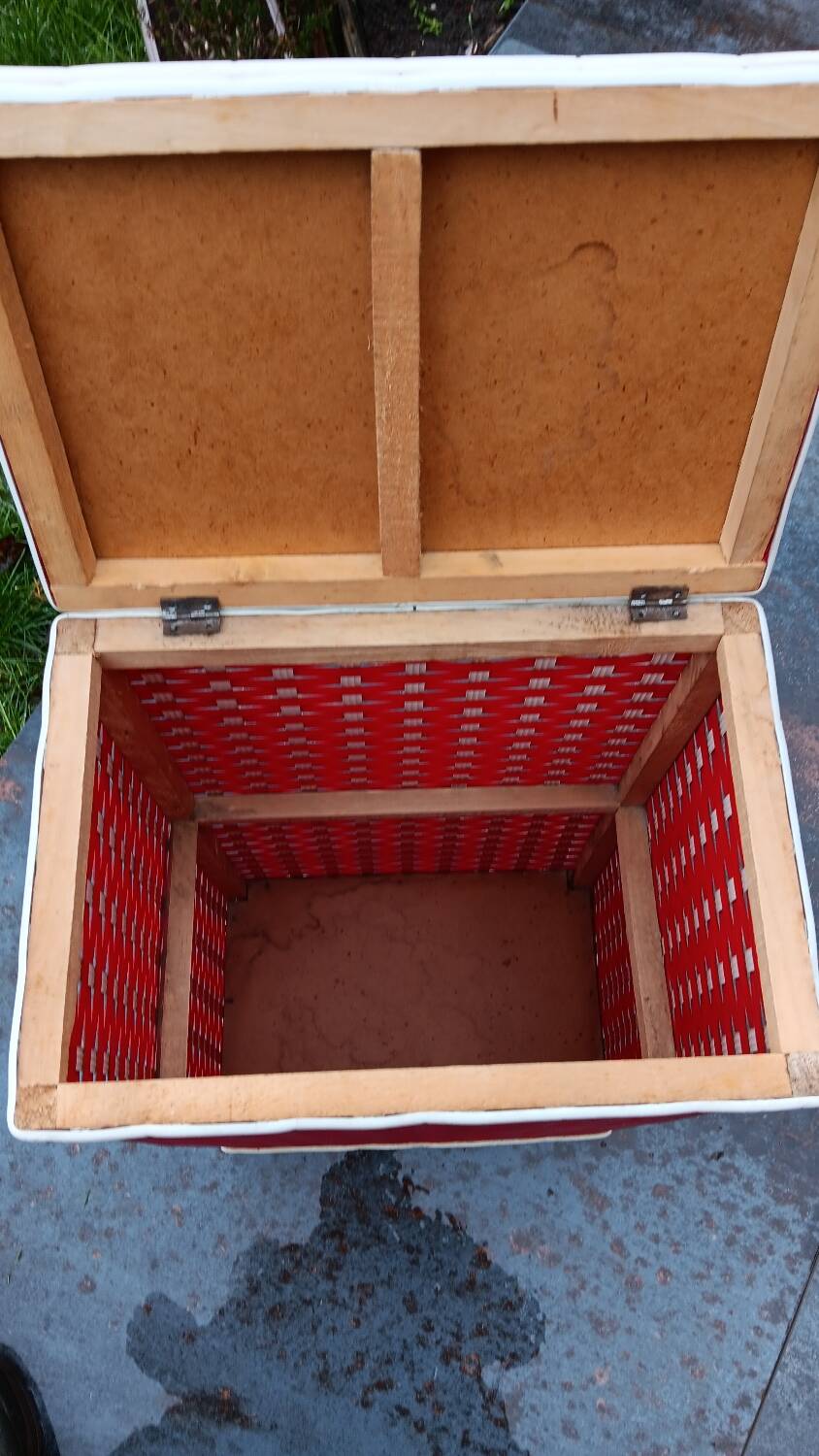 Vintage storage chest or laundry basket