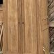 Armoire penderie ancienne en chêne massif brut