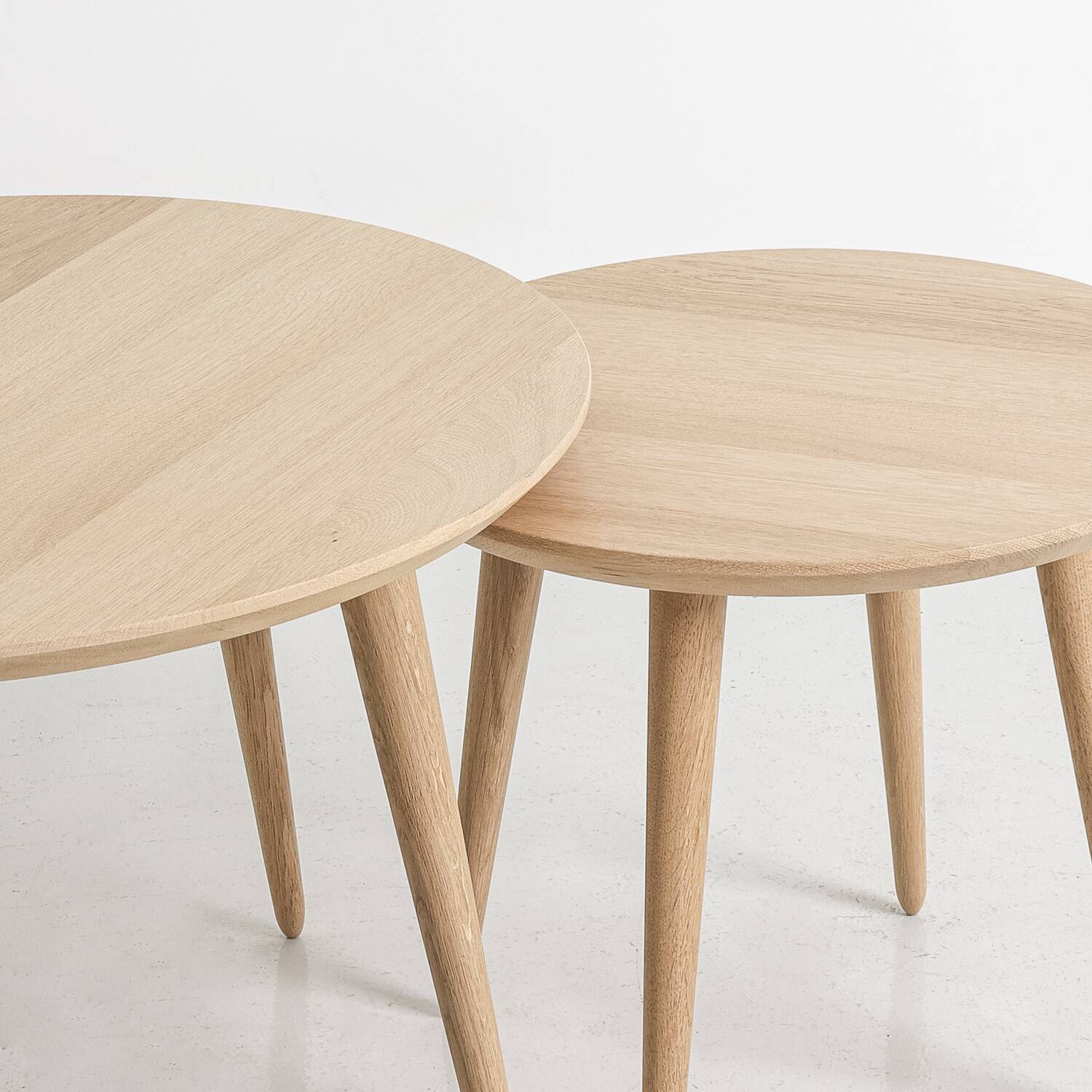 Duo round coffee table in solid Vosges oak