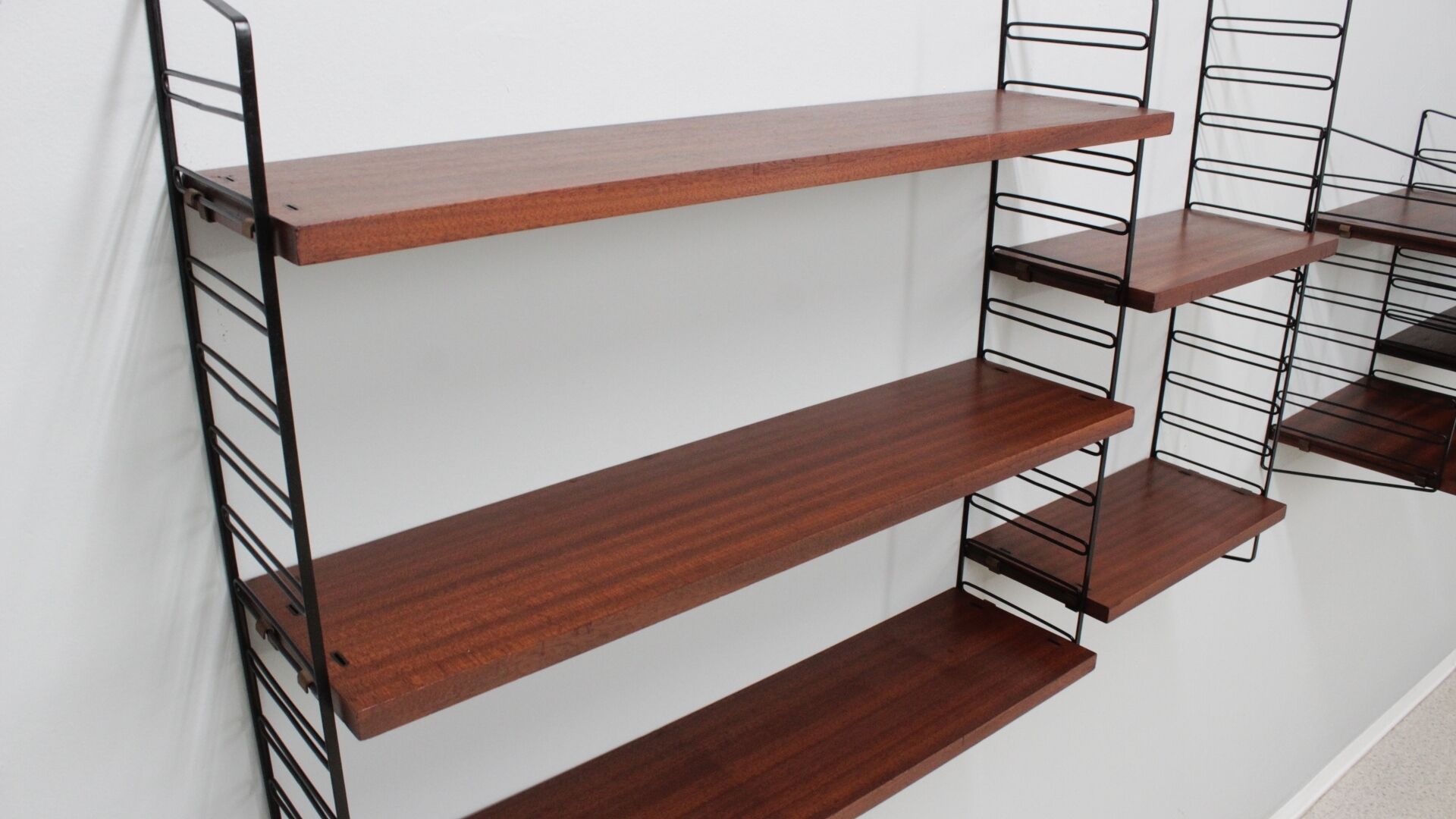 Étagères en teck des années 1950